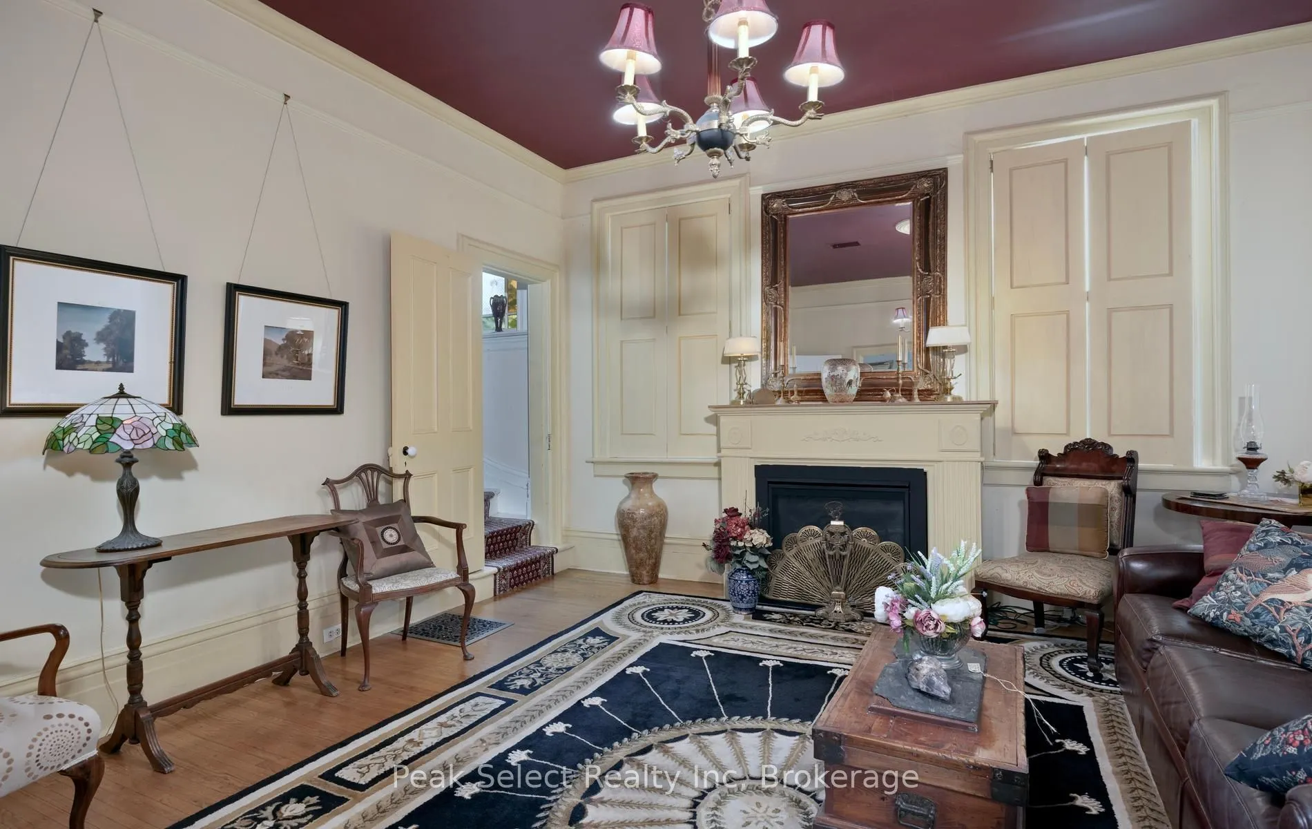 220 Elgin Street E