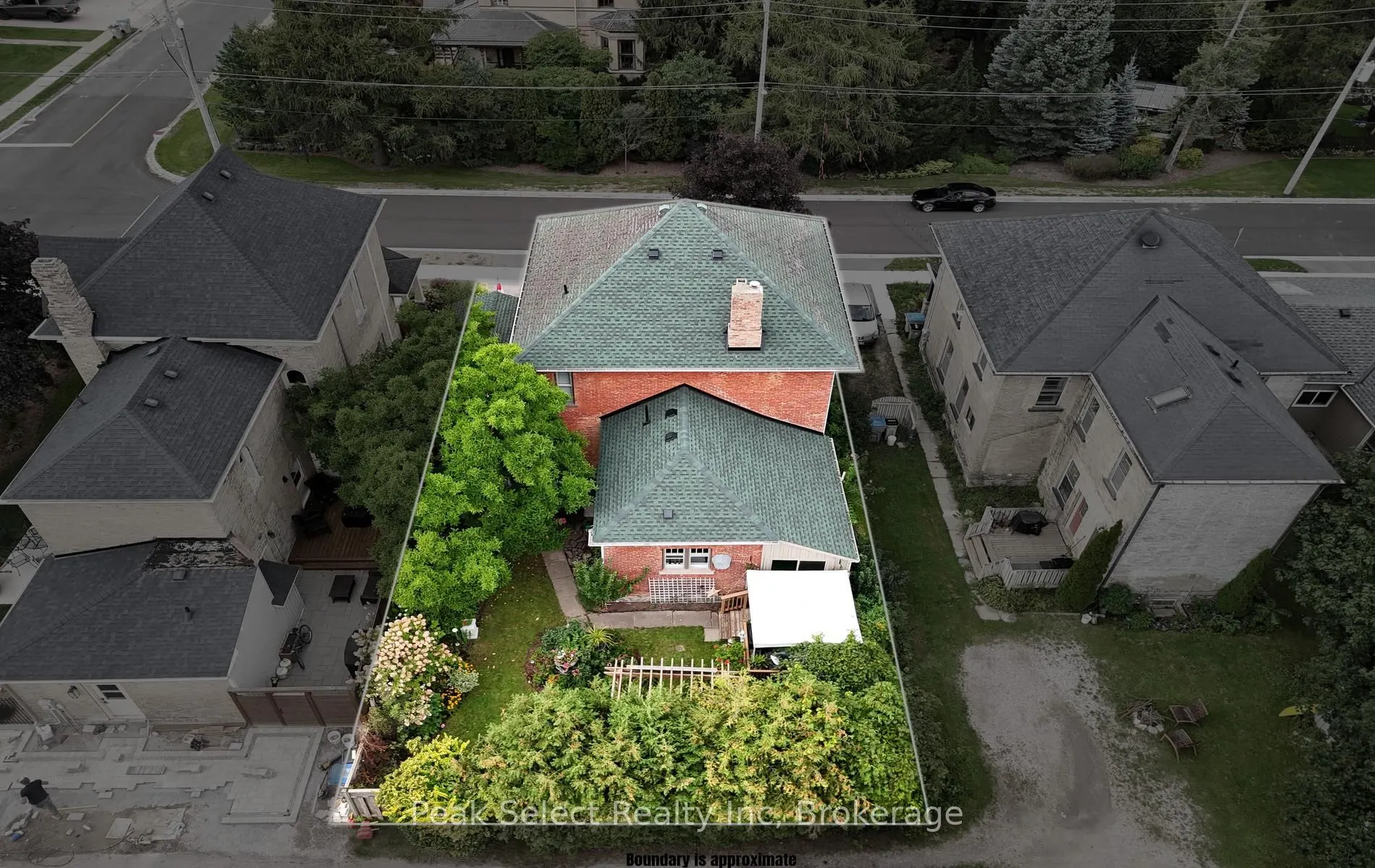 220 Elgin Street E