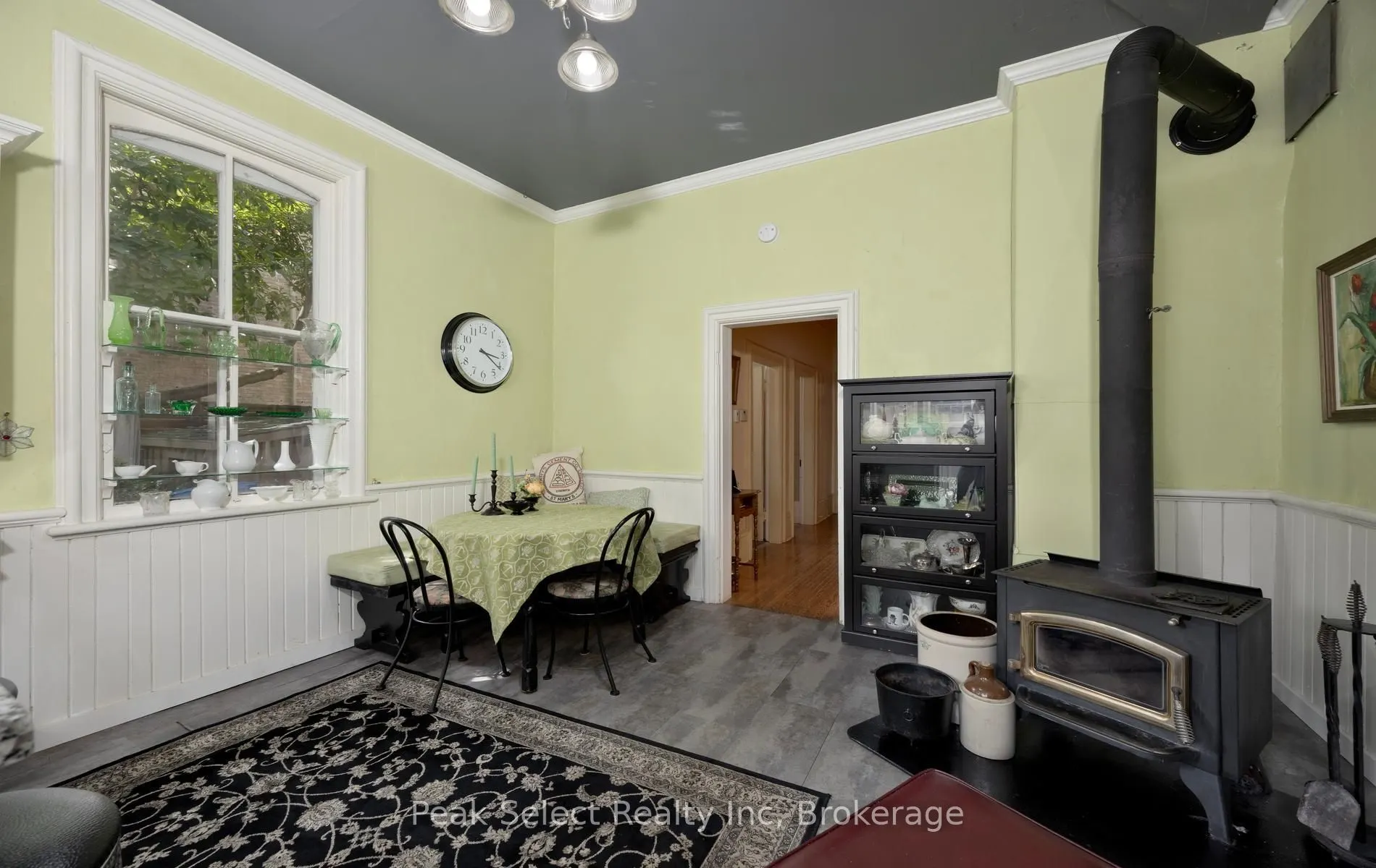 220 Elgin Street E