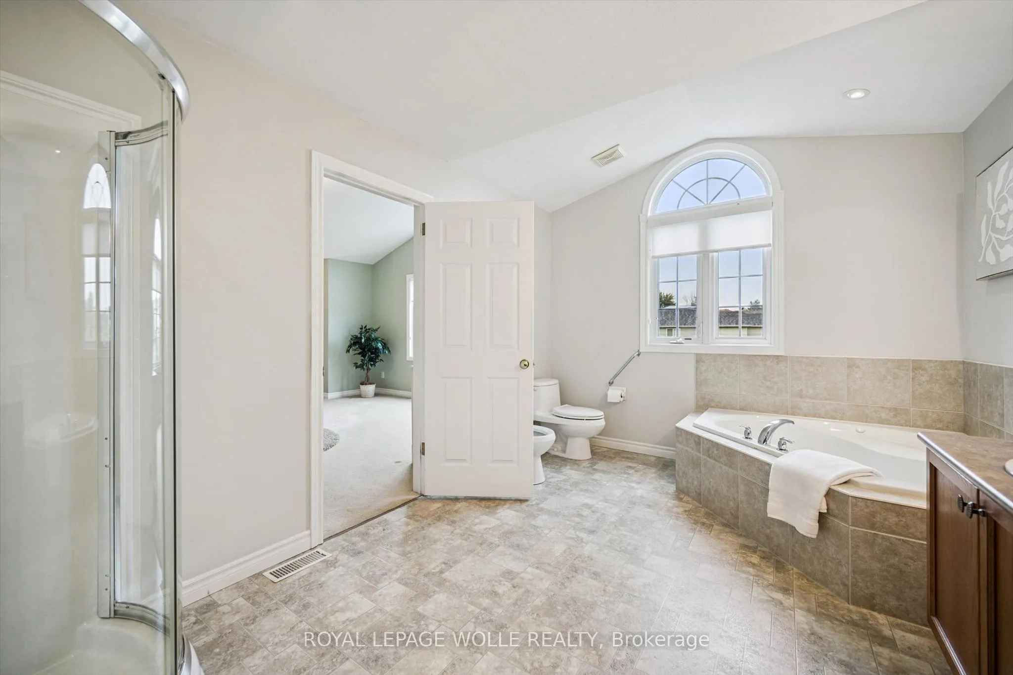 326 Tealby Crescent