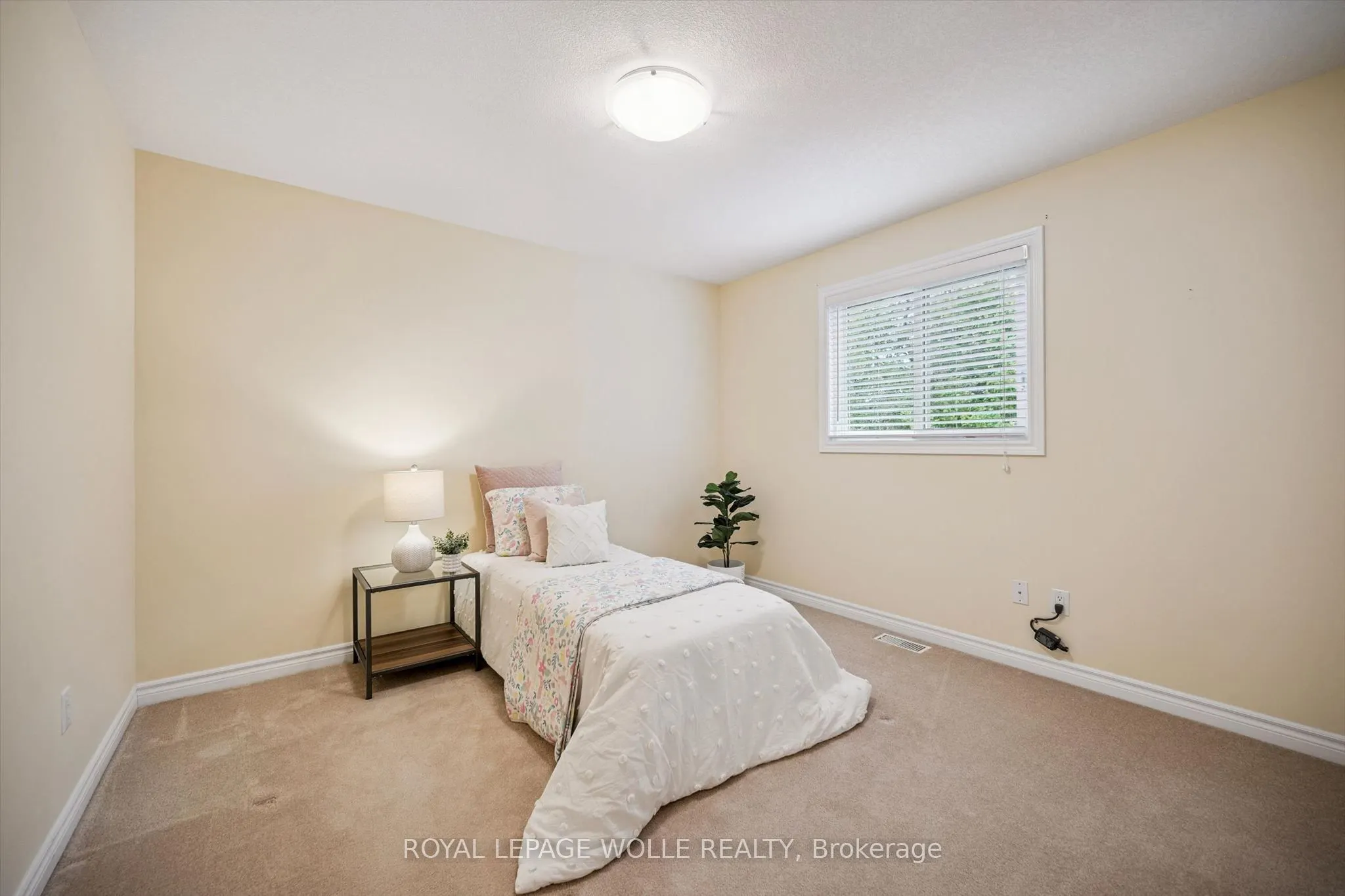 326 Tealby Crescent