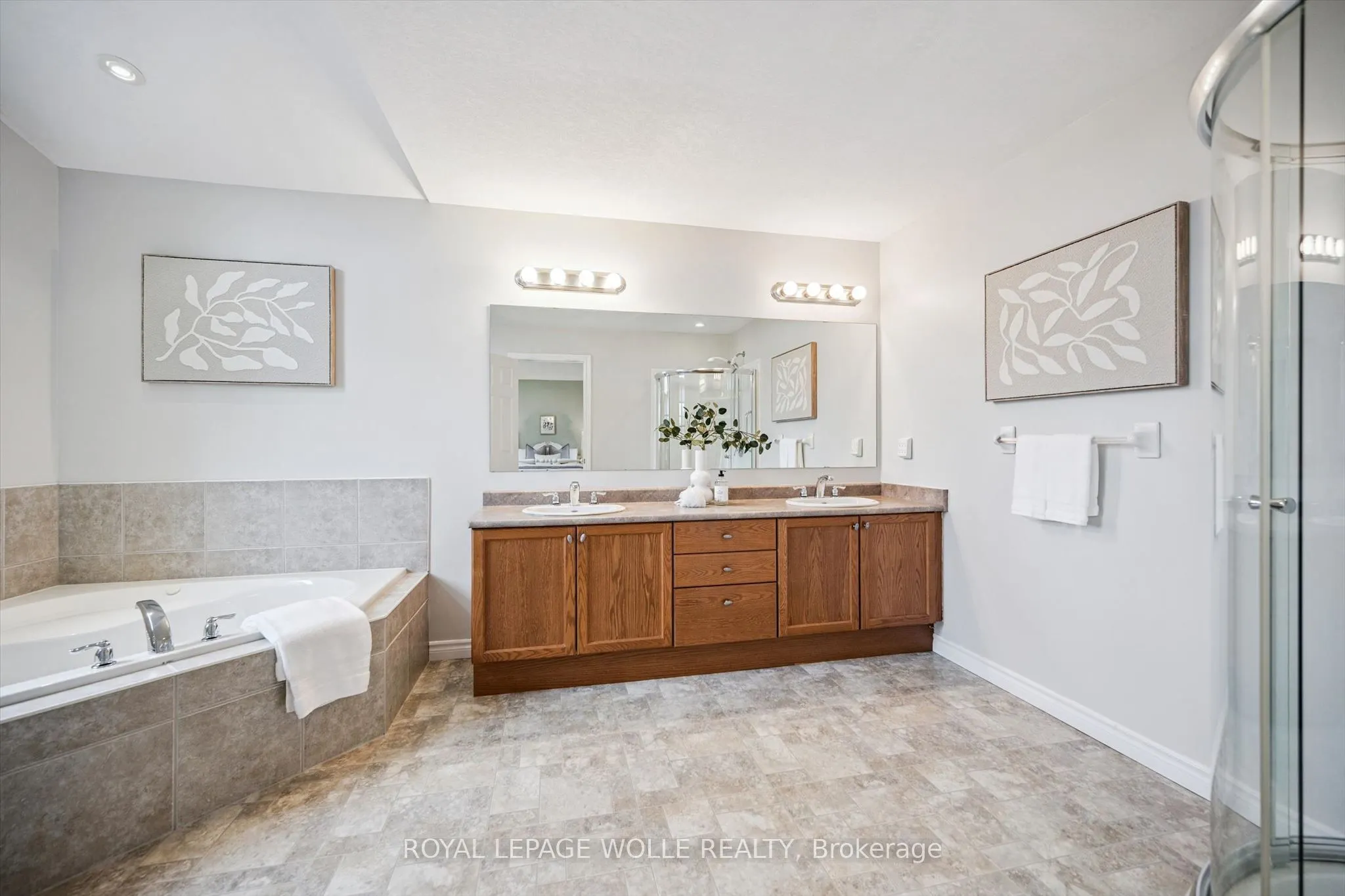 326 Tealby Crescent