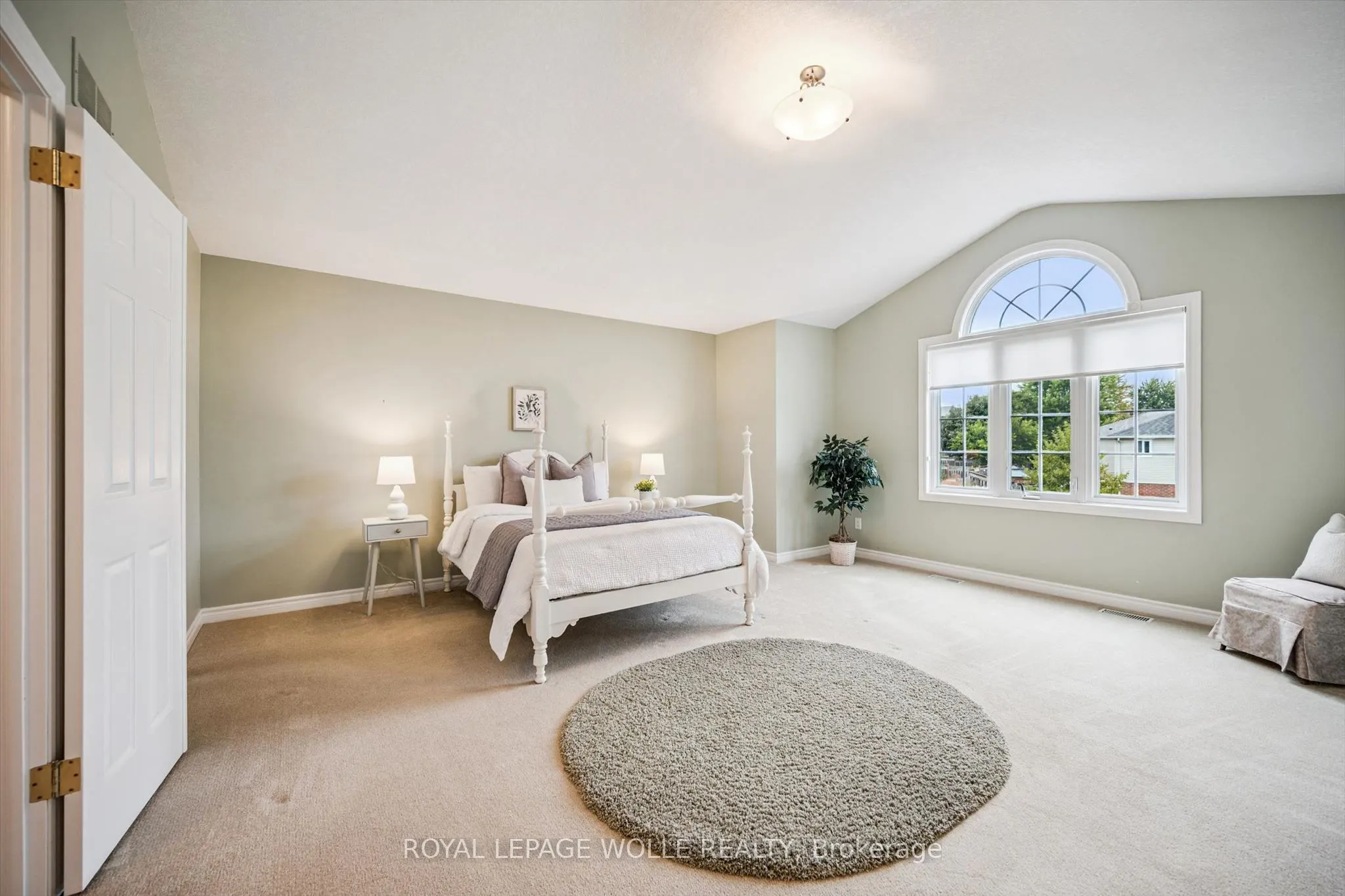 326 Tealby Crescent