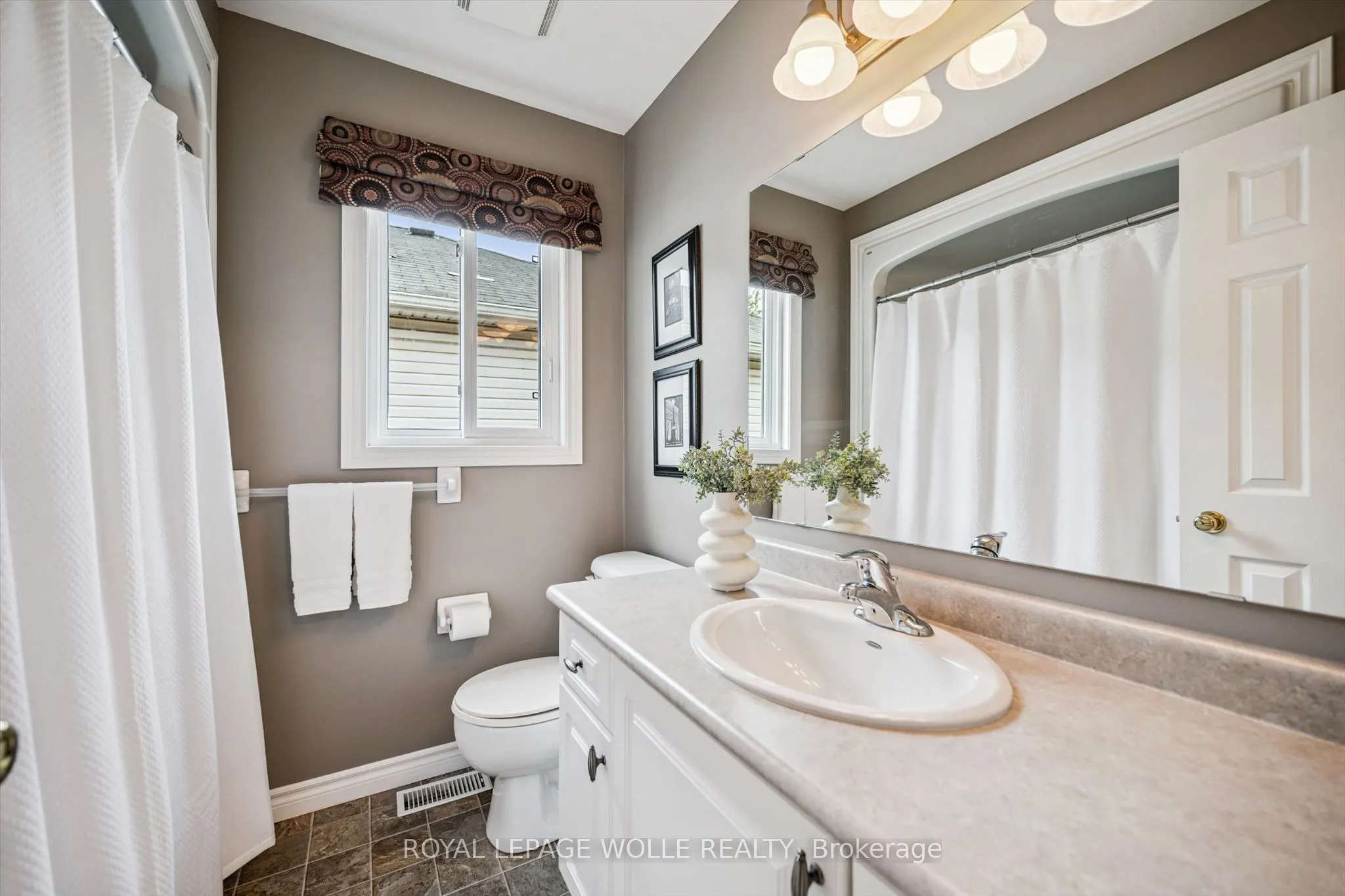 326 Tealby Crescent