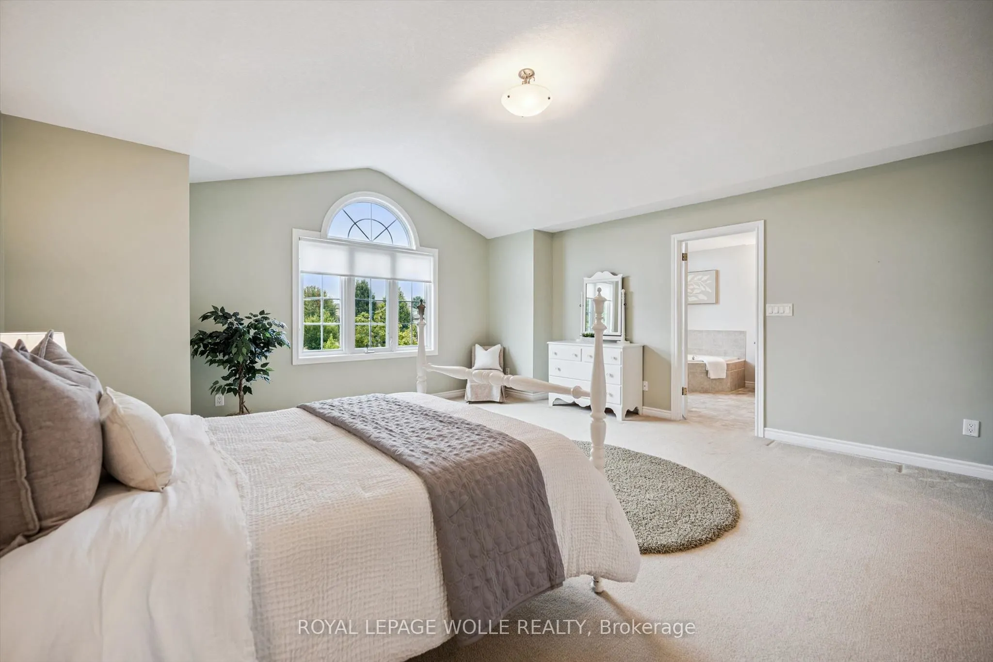 326 Tealby Crescent
