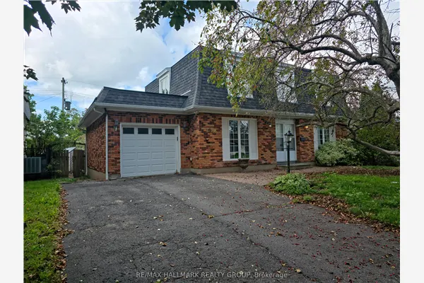 3288 Clearwater Crescent