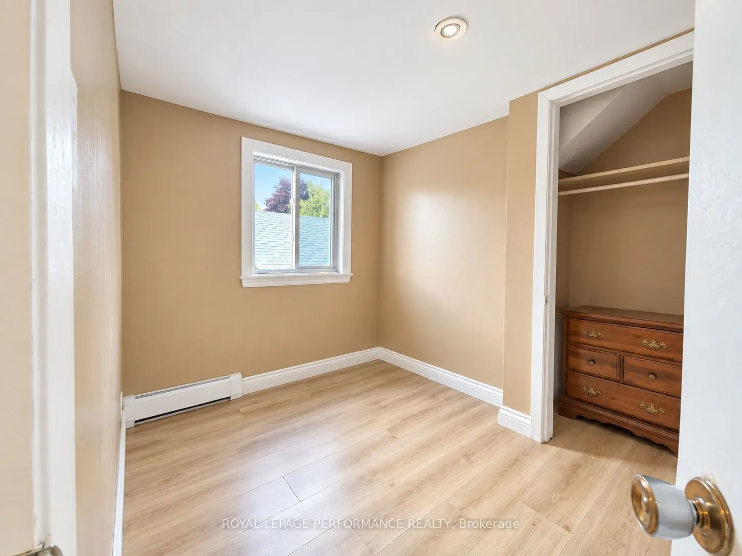 271-267 Twelfth Street W