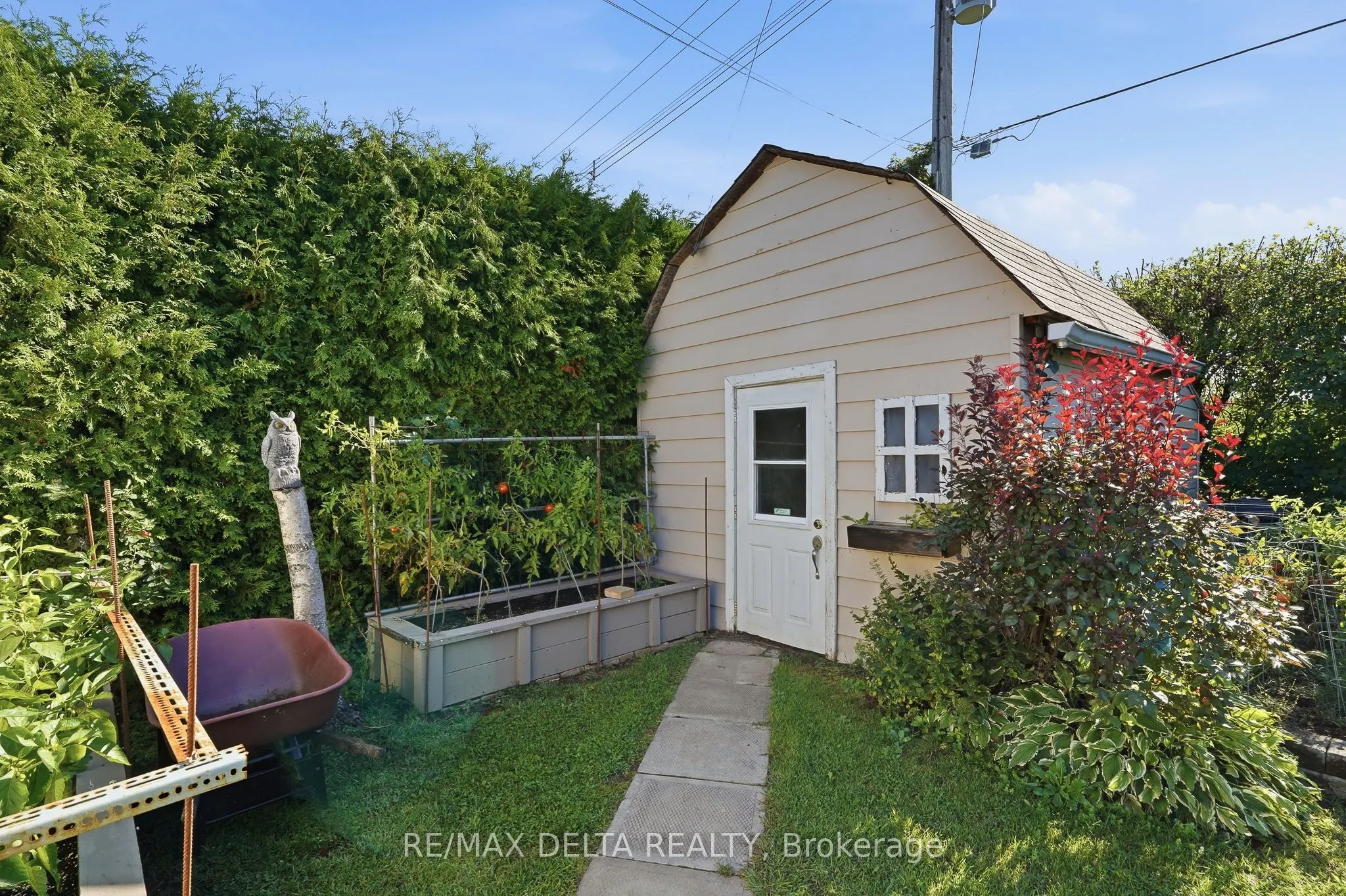 583 Theriault Street