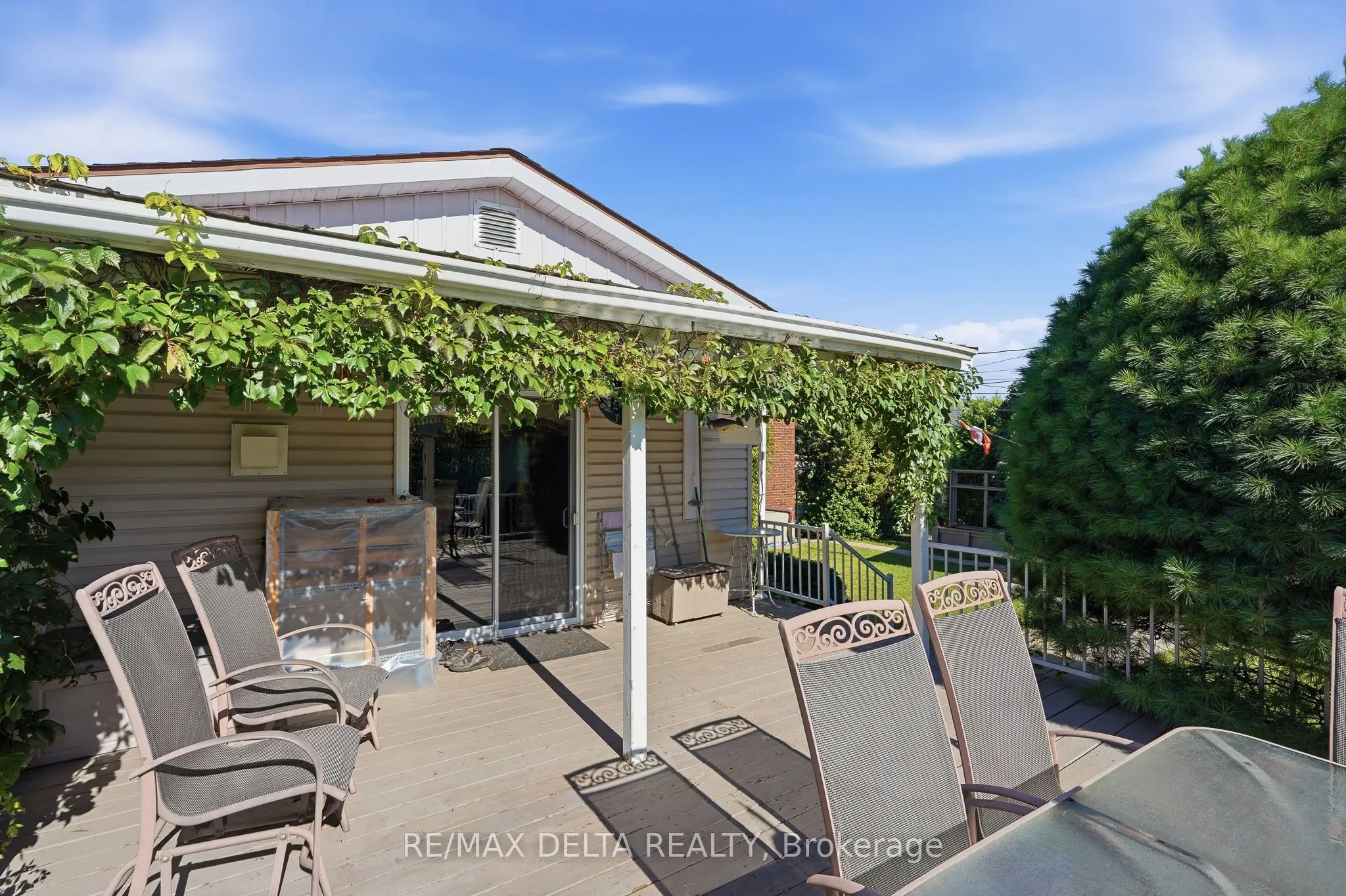 583 Theriault Street