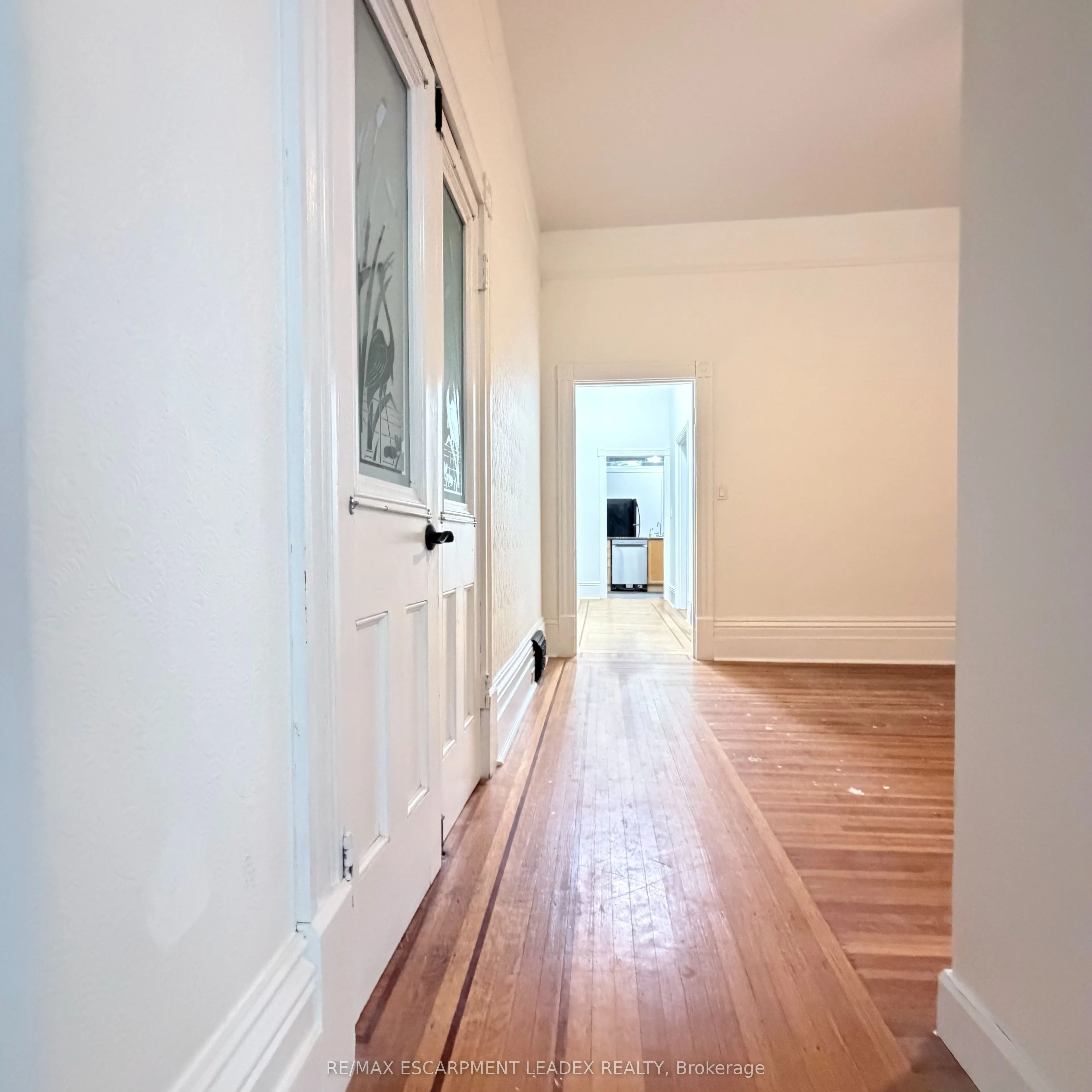 105 Wellington Street S #1