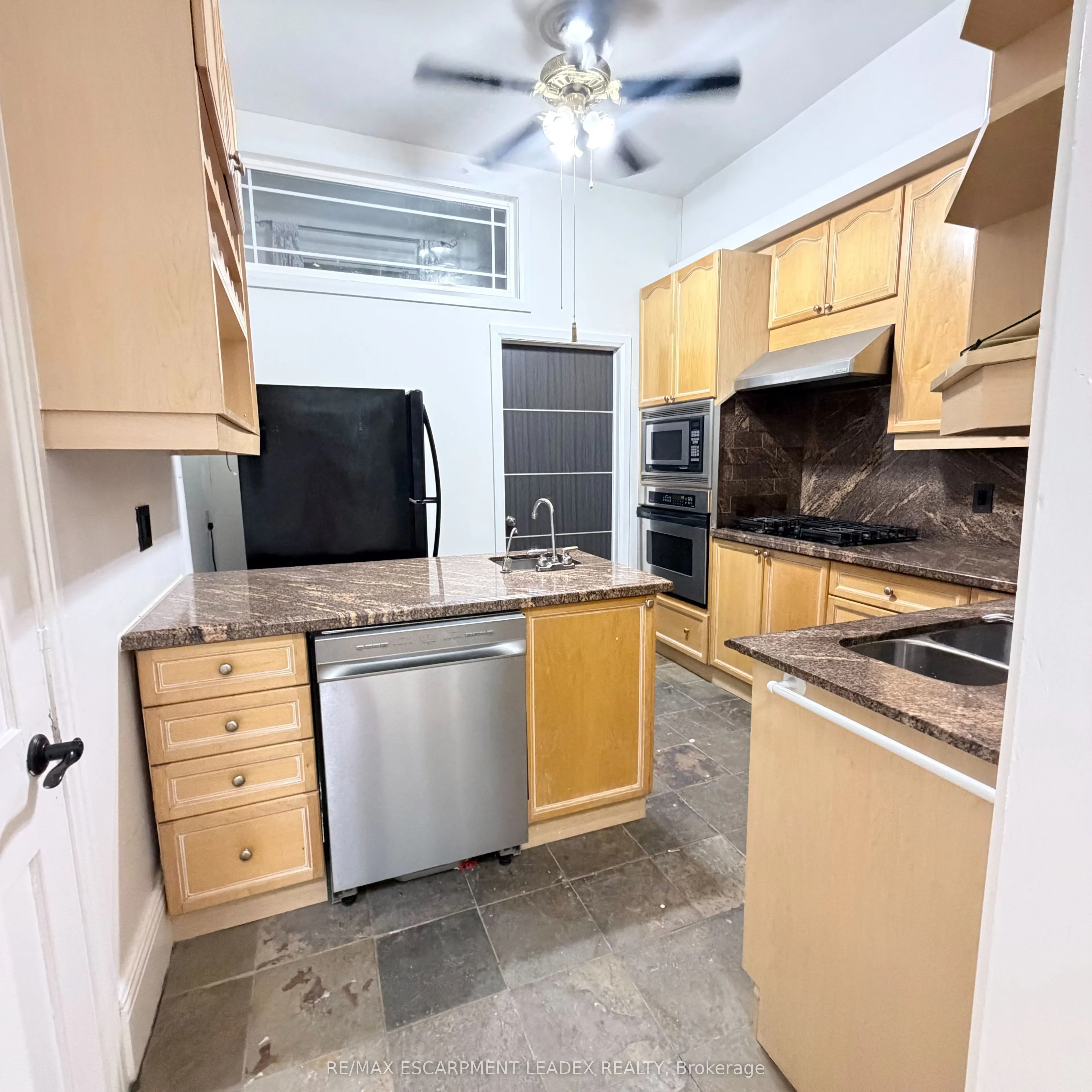 105 Wellington Street S #1