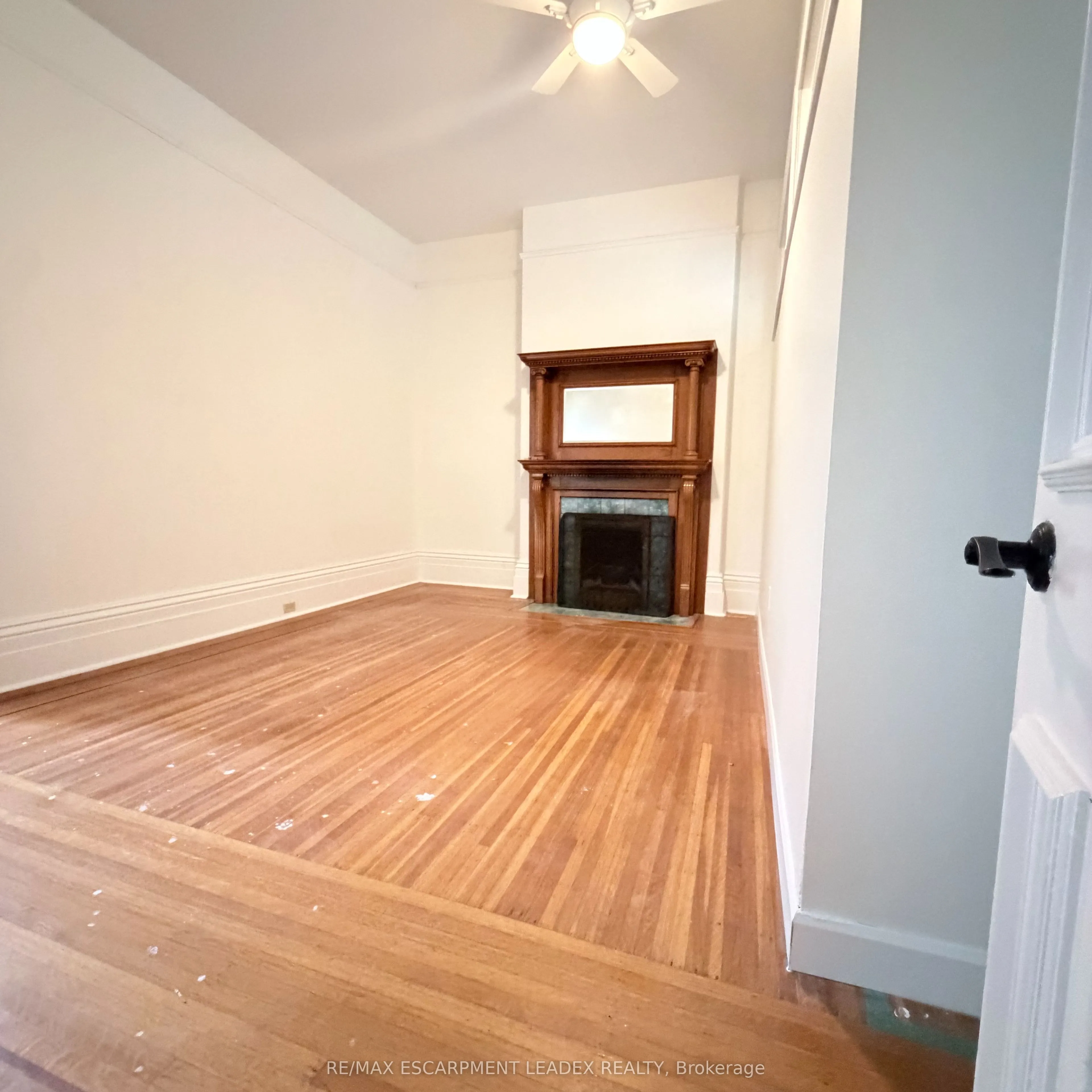 105 Wellington Street S #1