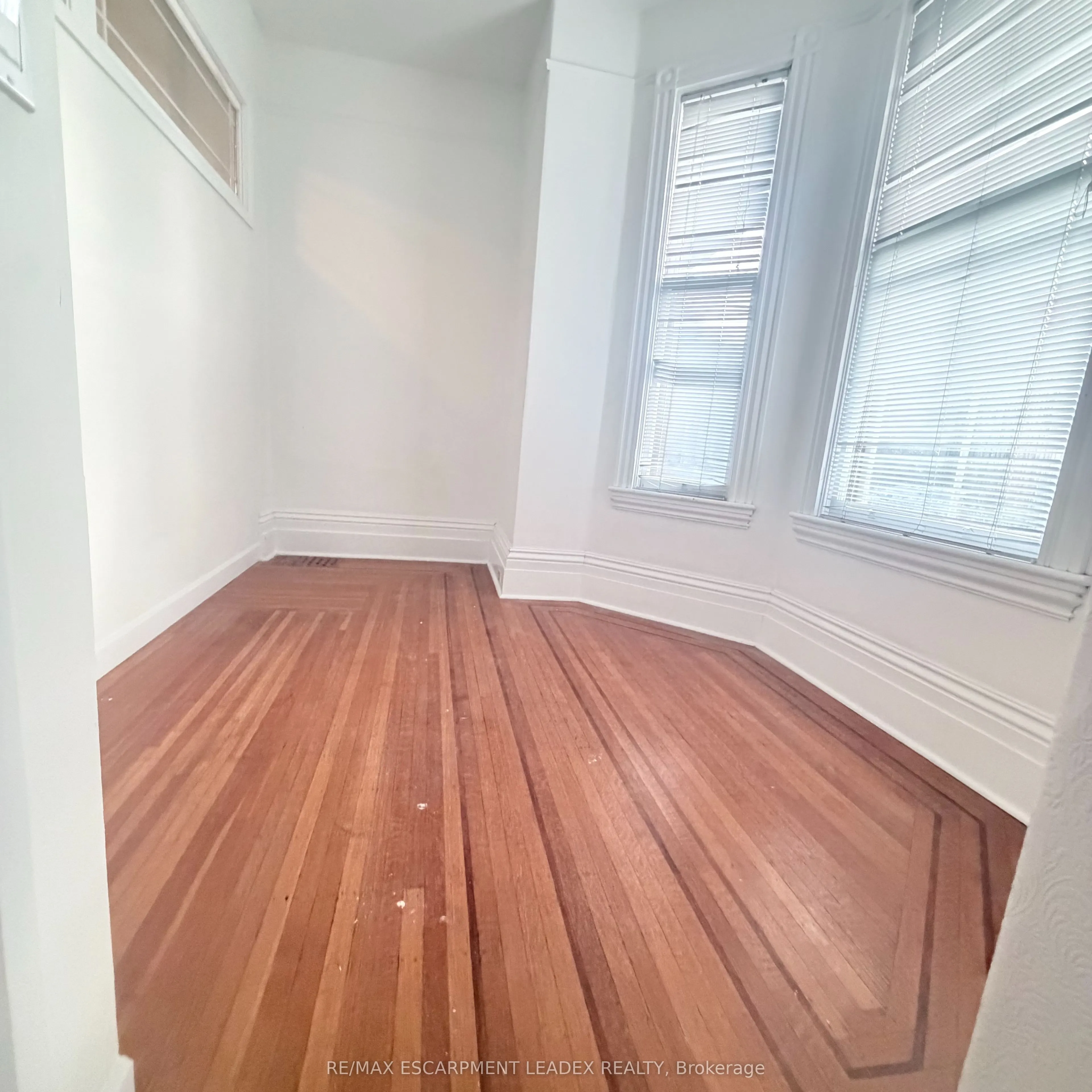 105 Wellington Street S #1