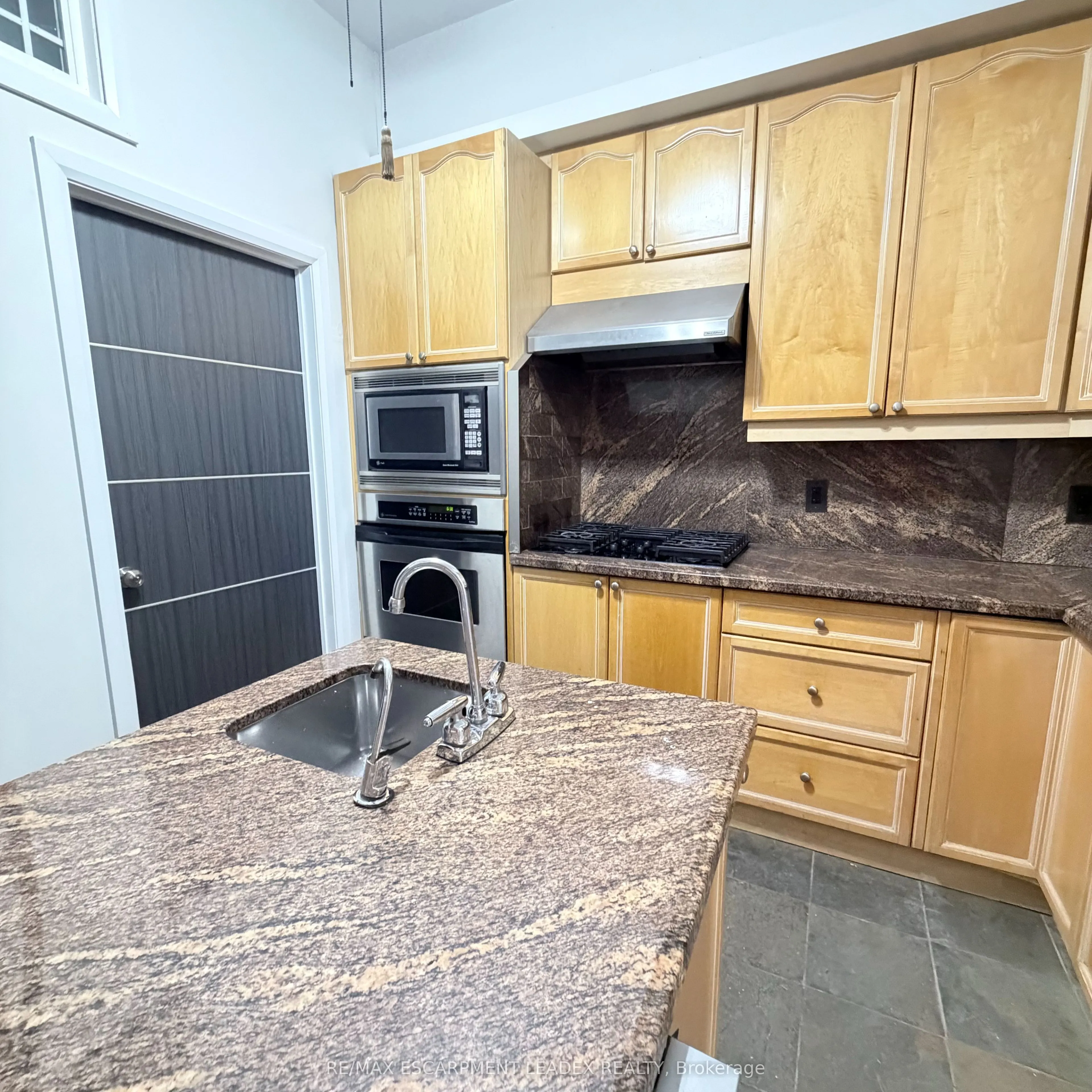 105 Wellington Street S #1