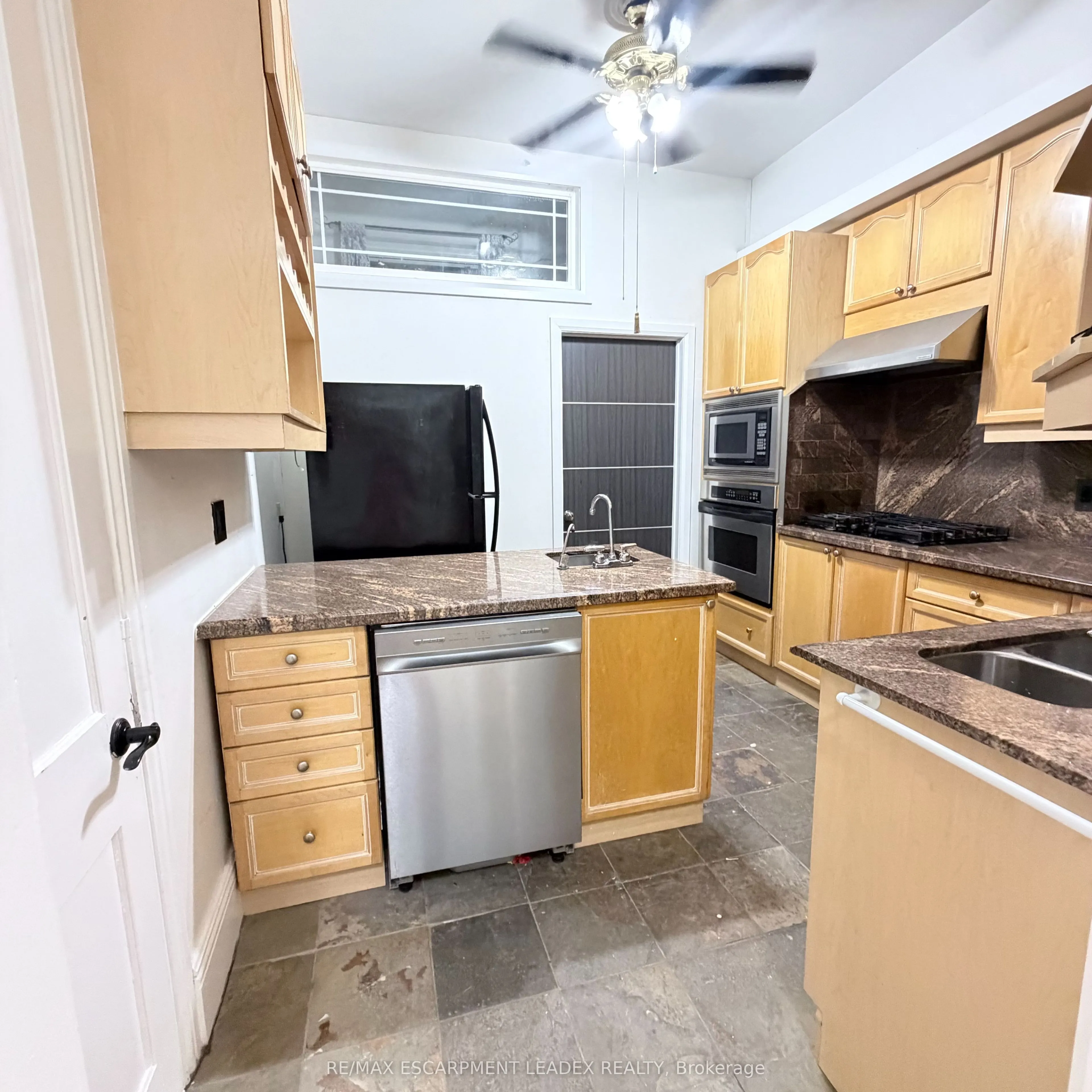 105 Wellington Street S #1