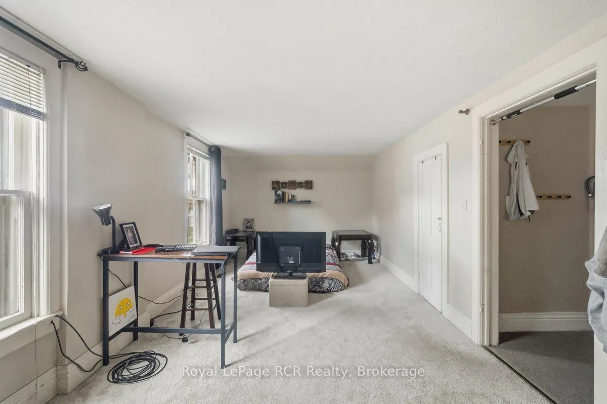 271 7th Street E
