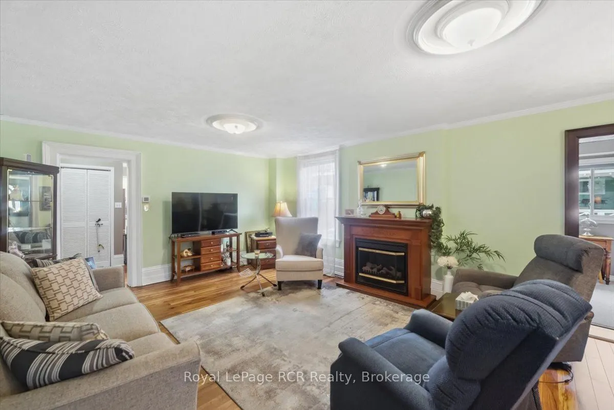 271 7th Street E