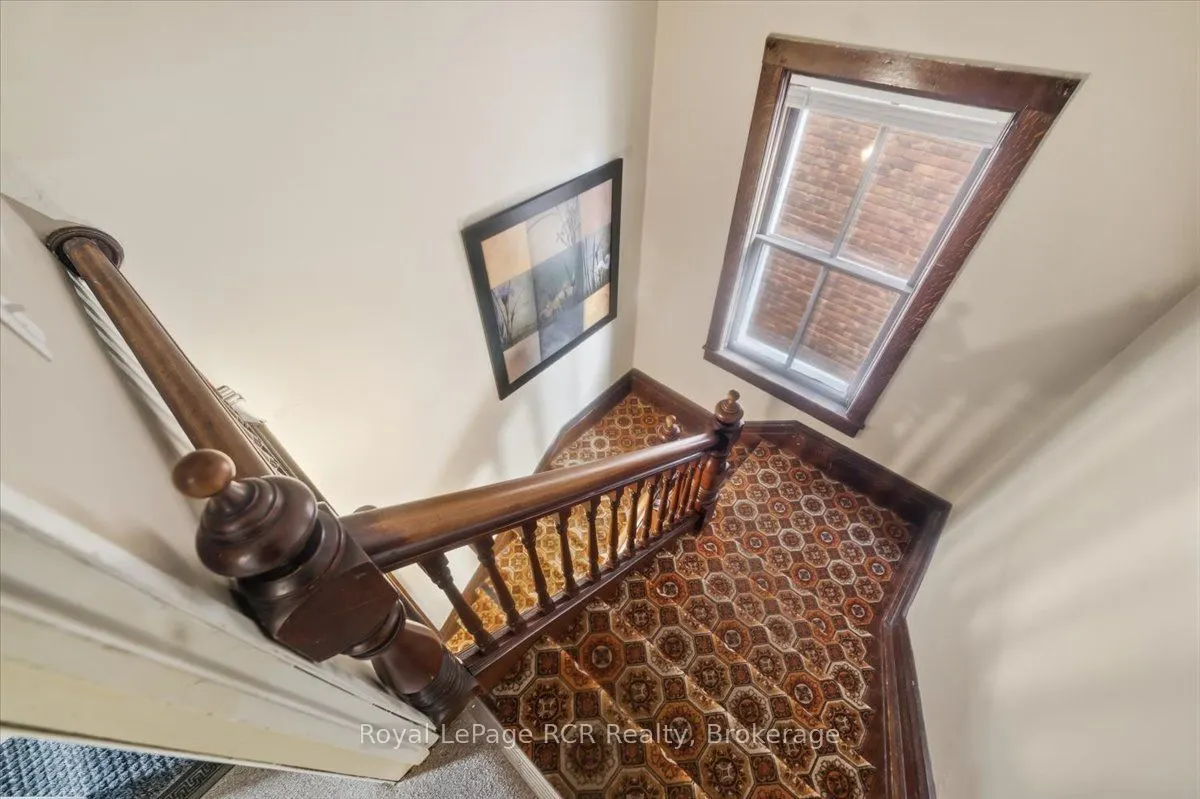 271 7th Street E