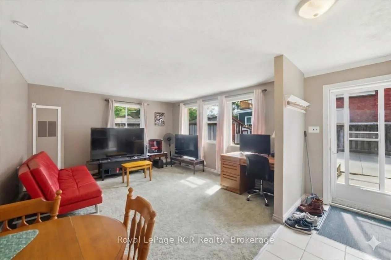 271 7th Street E