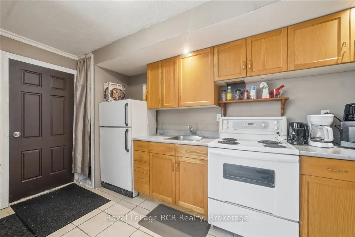 271 7th Street E