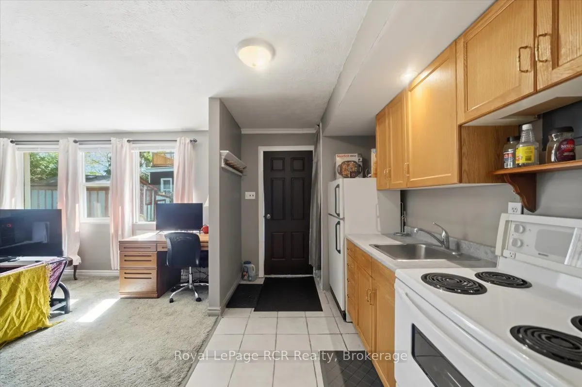 271 7th Street E