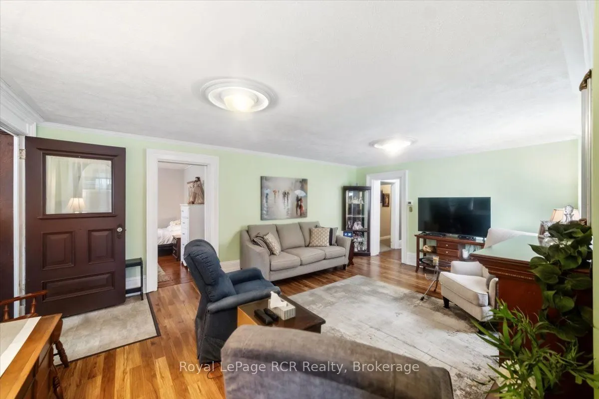 271 7th Street E