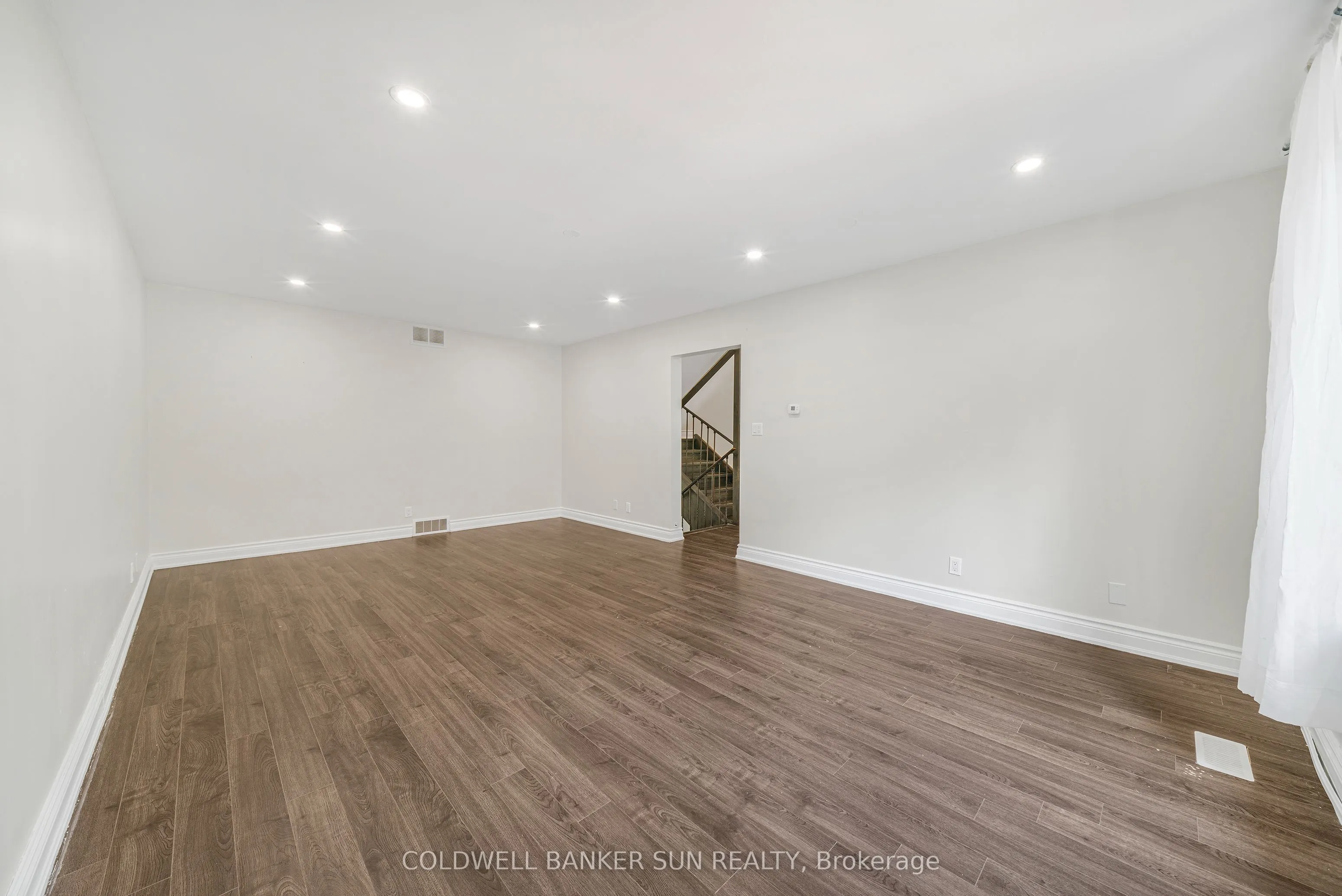 37 1/2 Cumberland Street