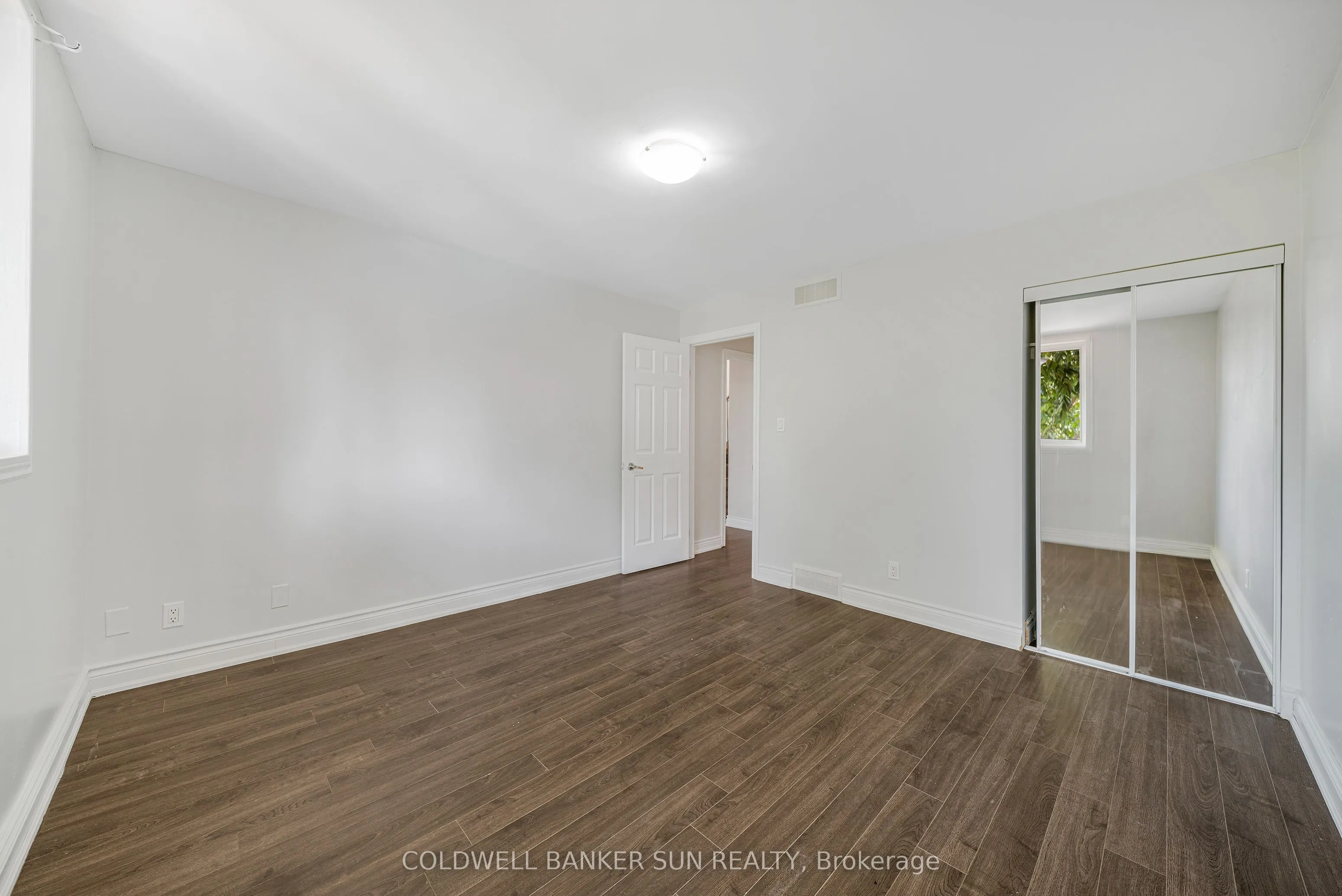 37 1/2 Cumberland Street