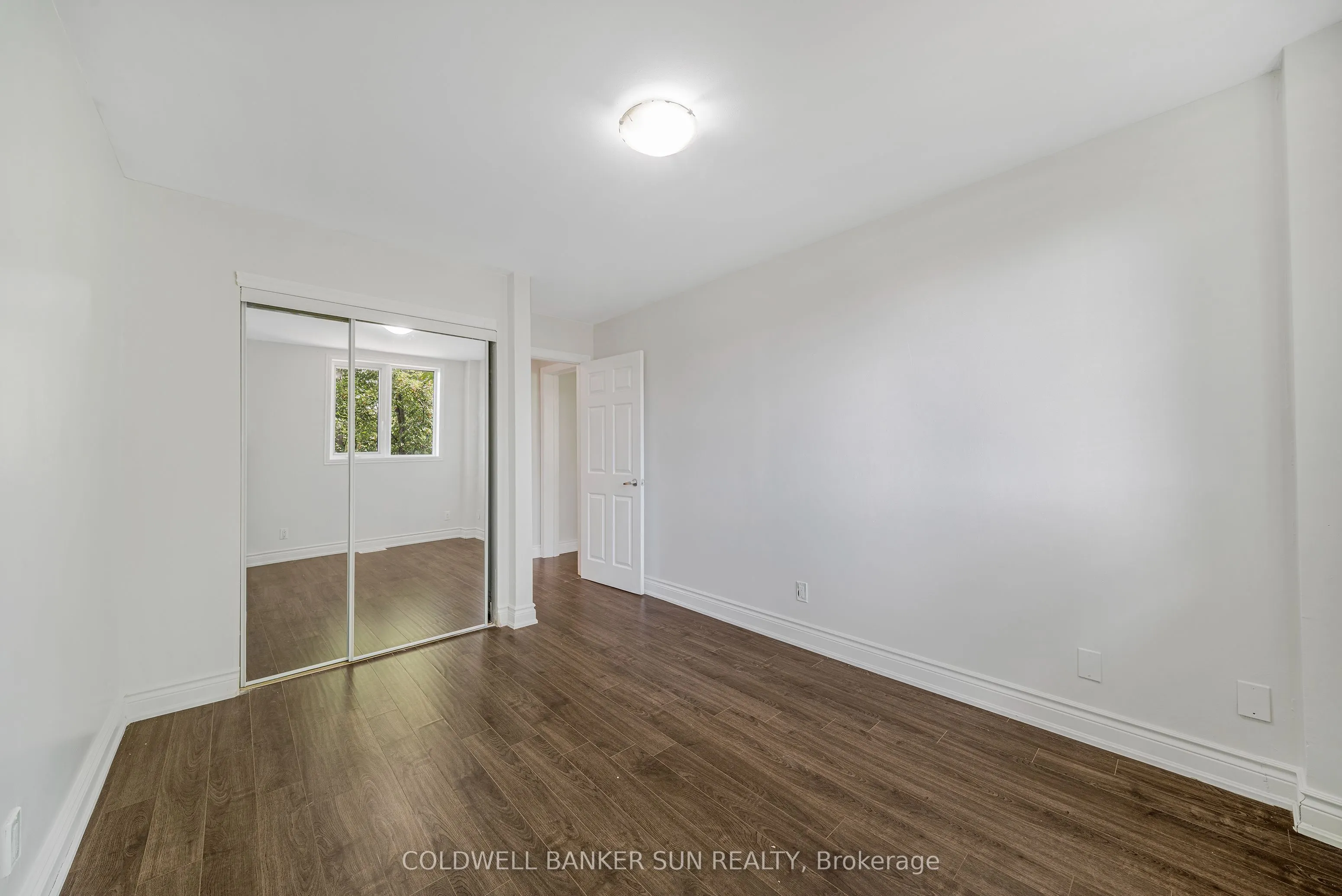 37 1/2 Cumberland Street