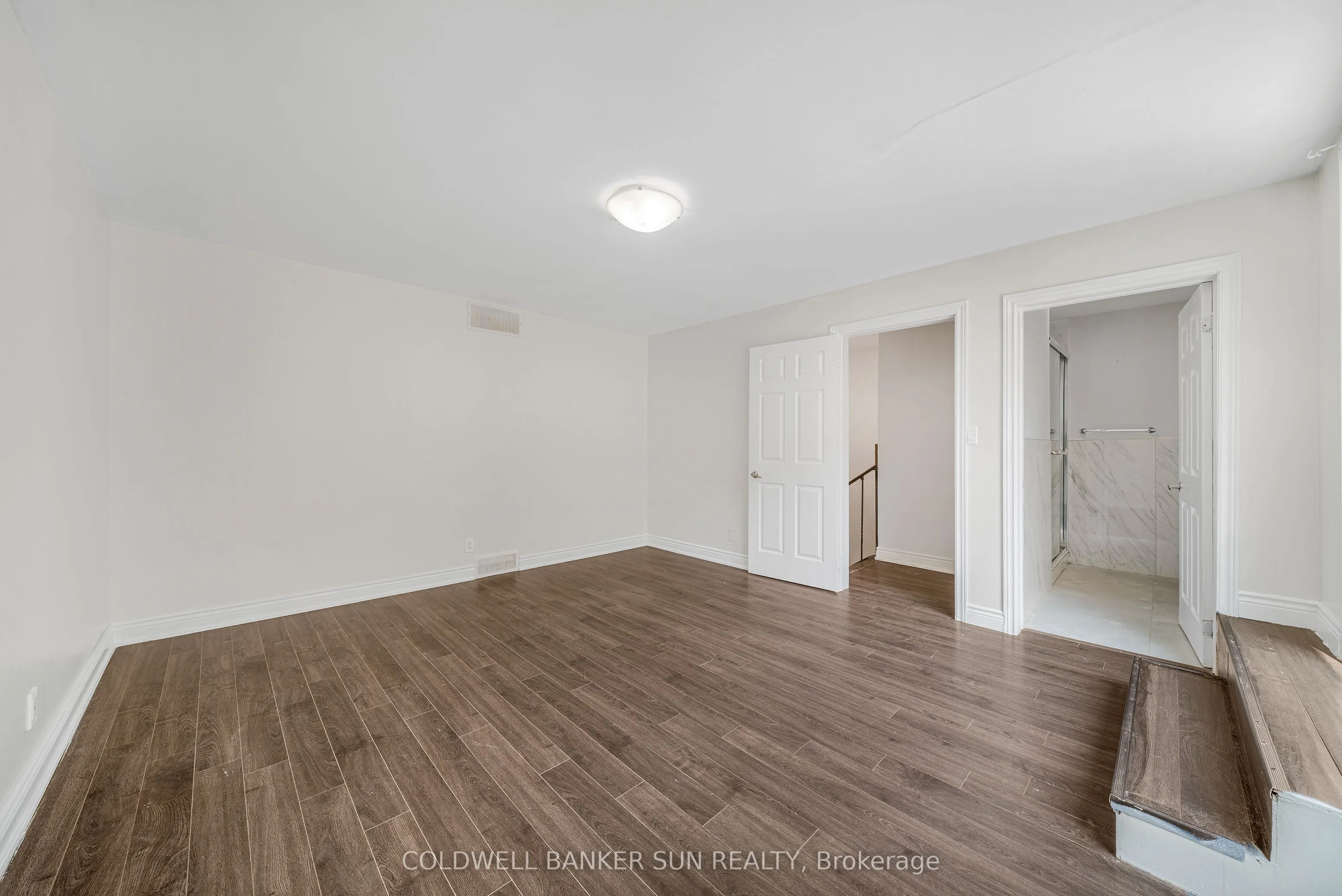 37 1/2 Cumberland Street