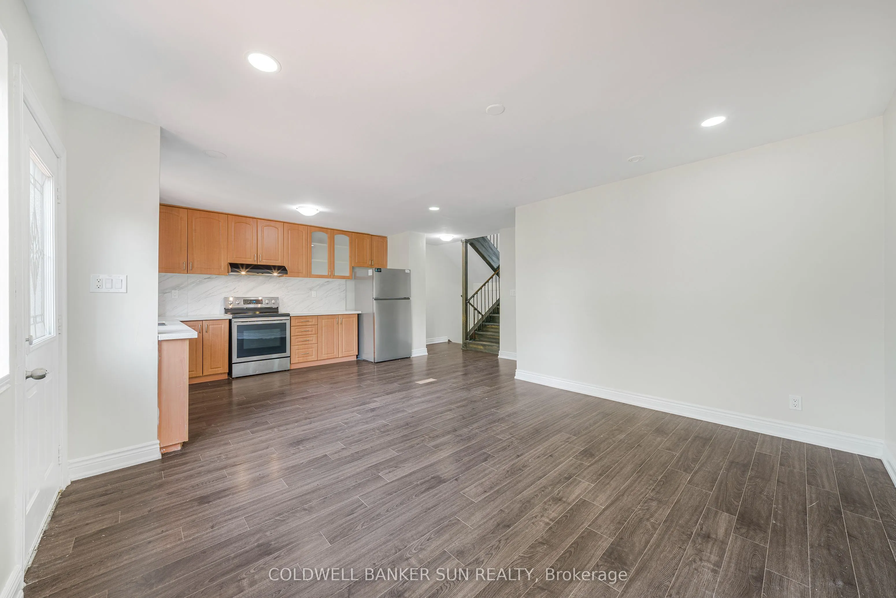 37 1/2 Cumberland Street