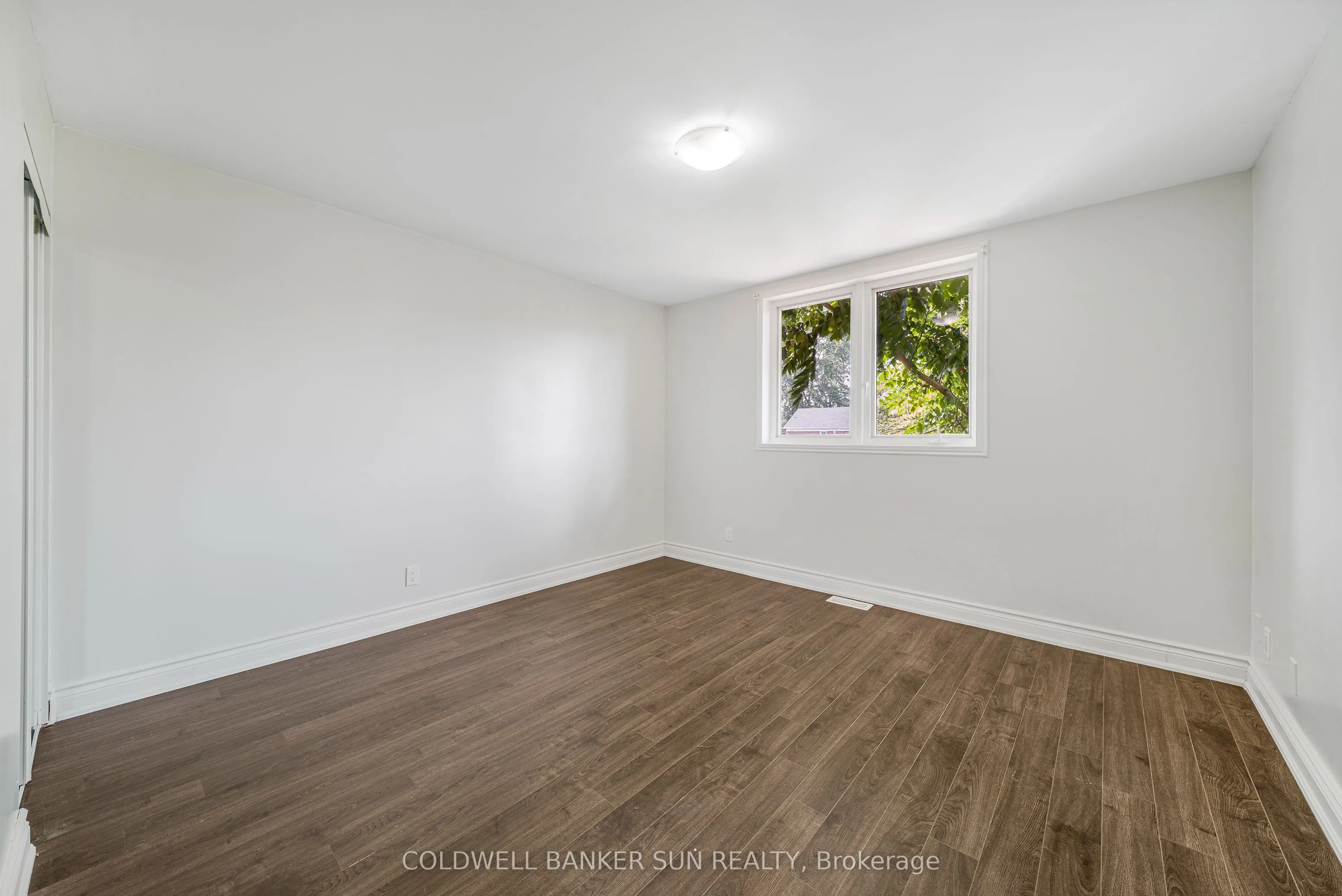 37 1/2 Cumberland Street