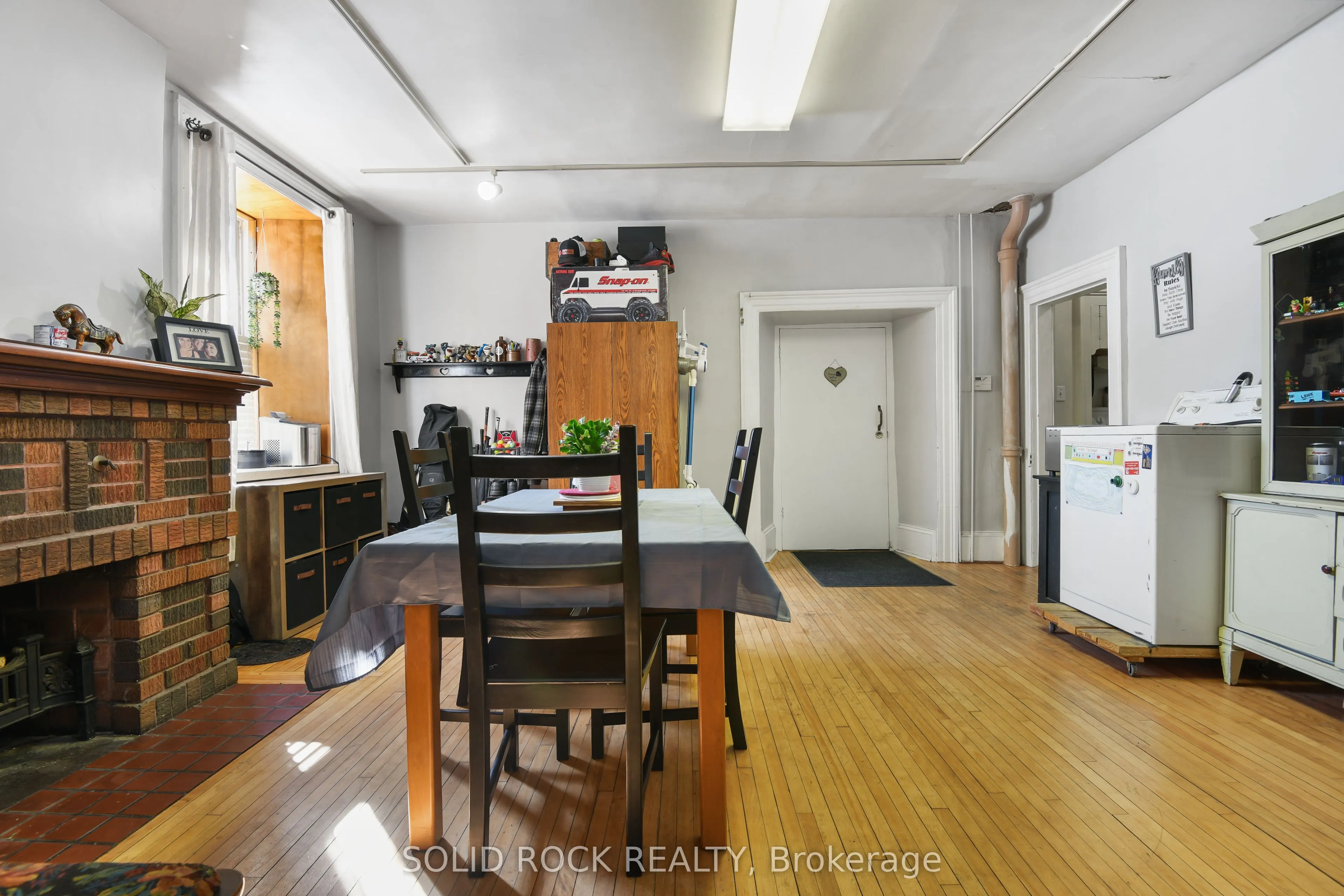 28 Wilson Street W