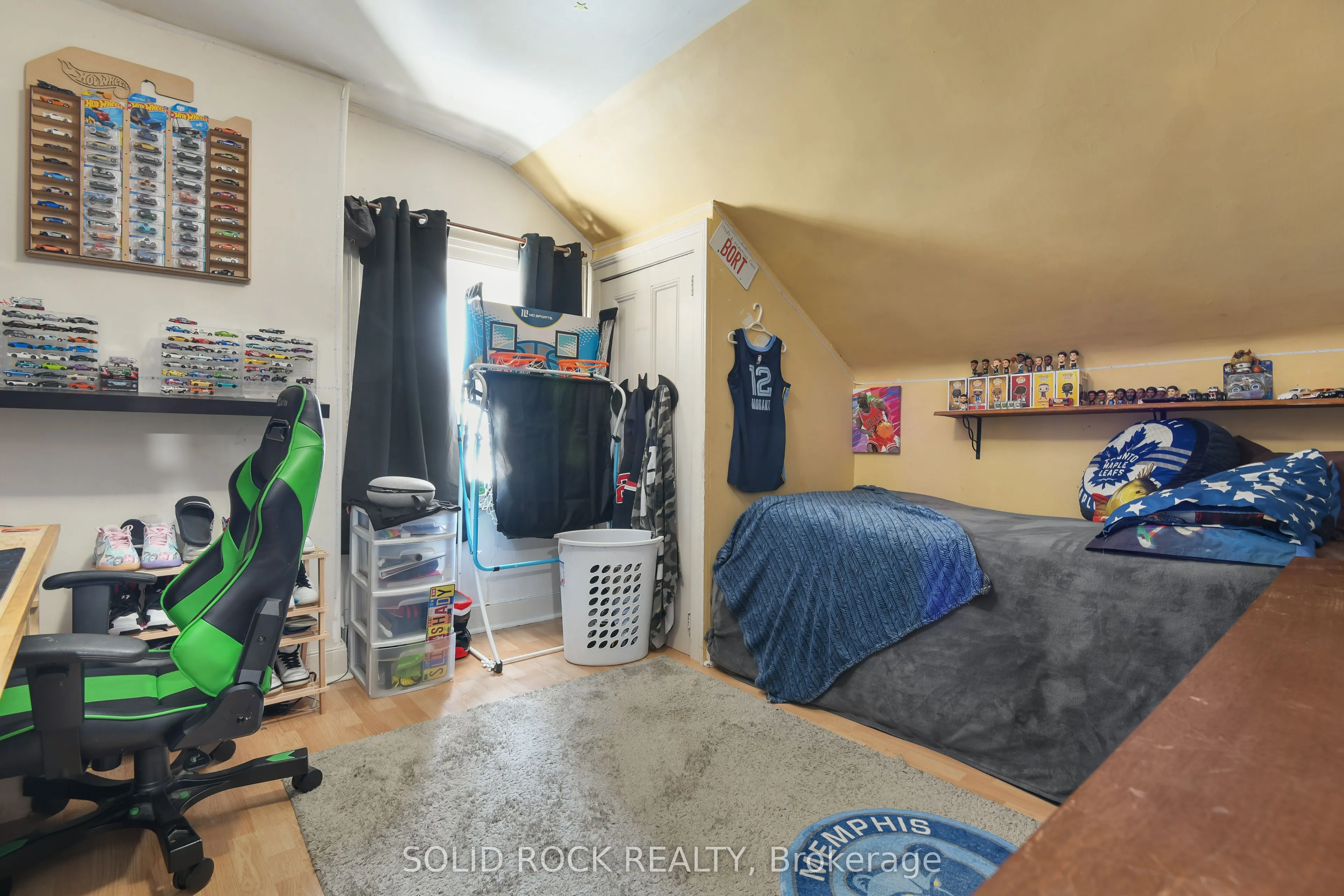 28 Wilson Street W