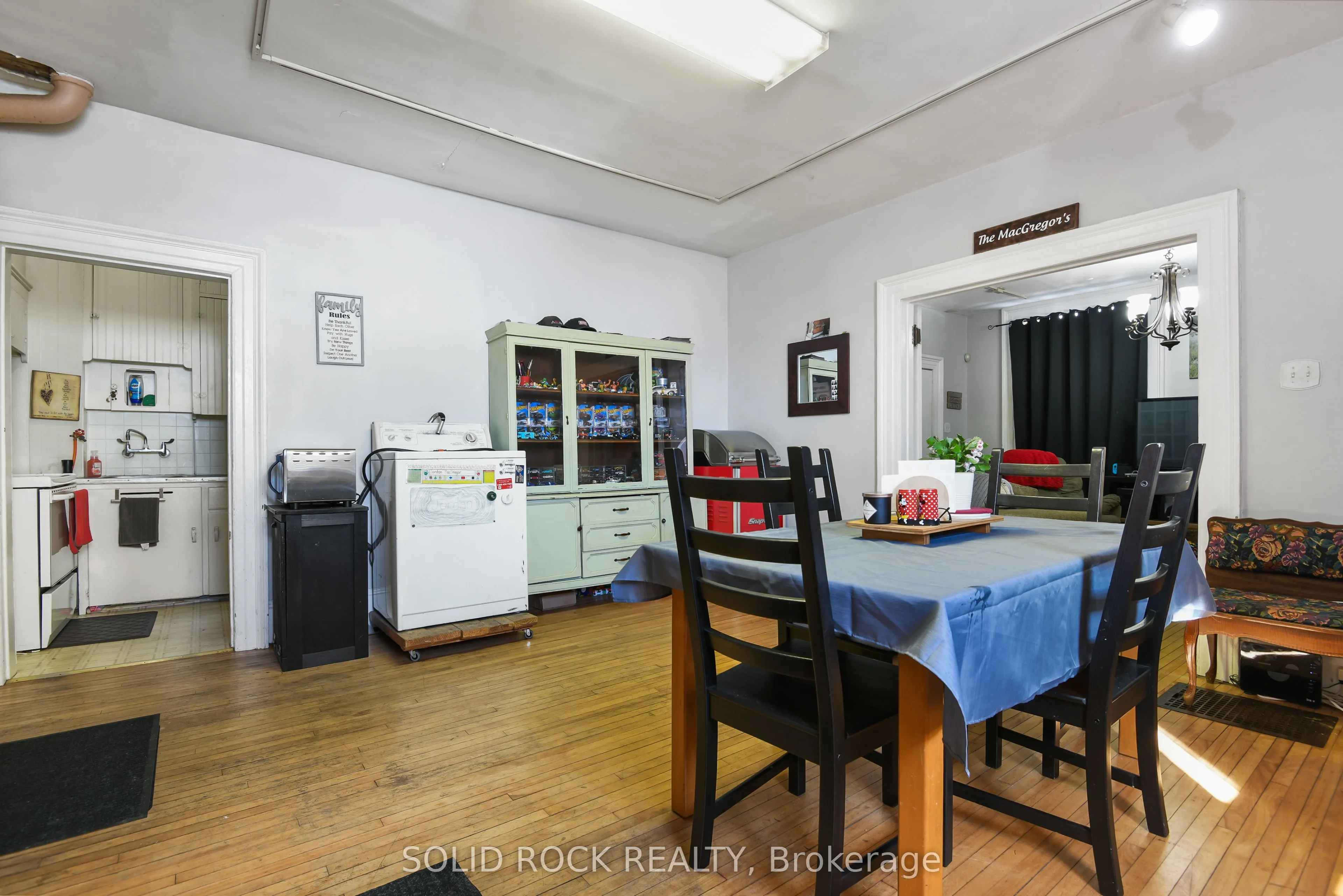 28 Wilson Street W