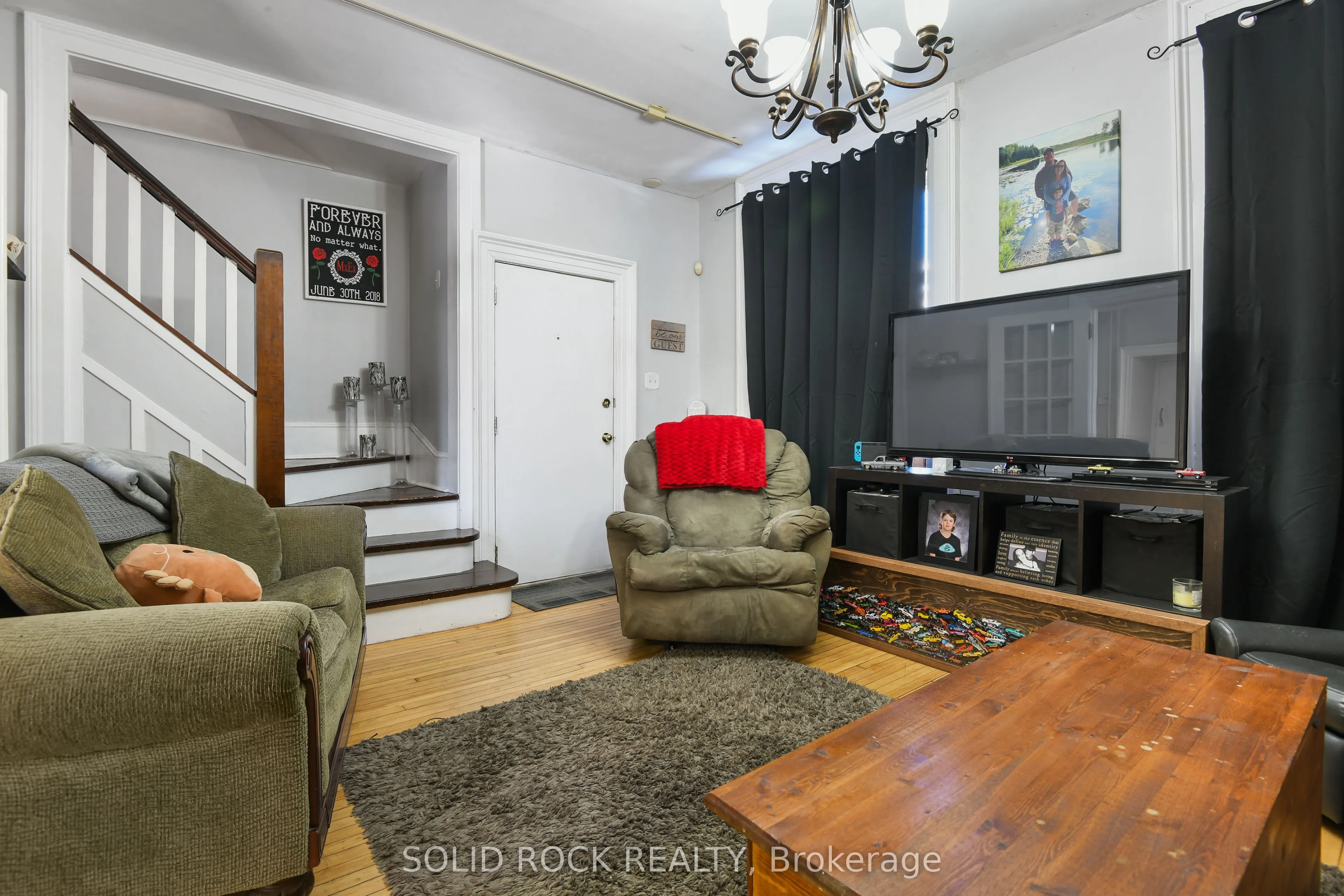 28 Wilson Street W