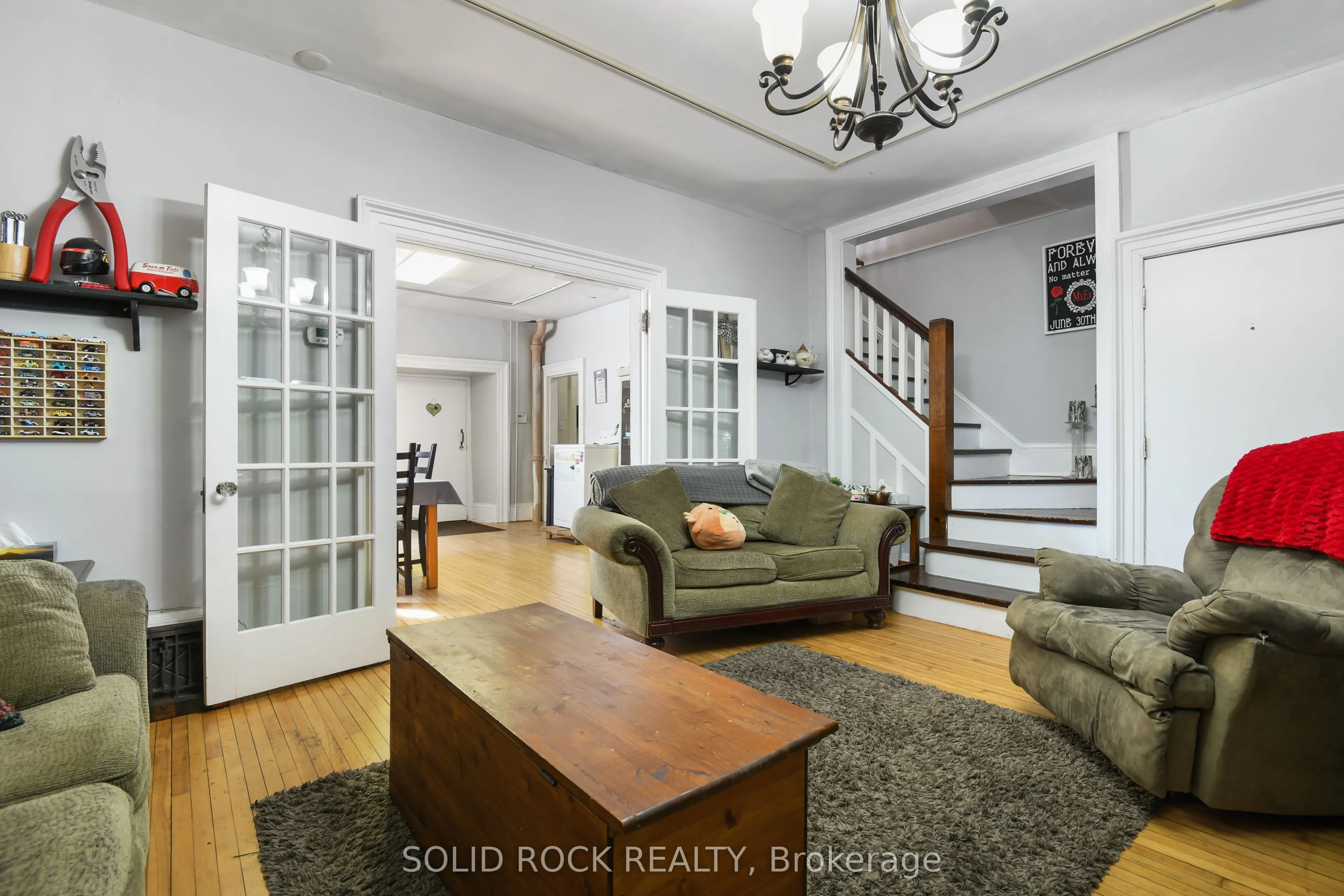 28 Wilson Street W