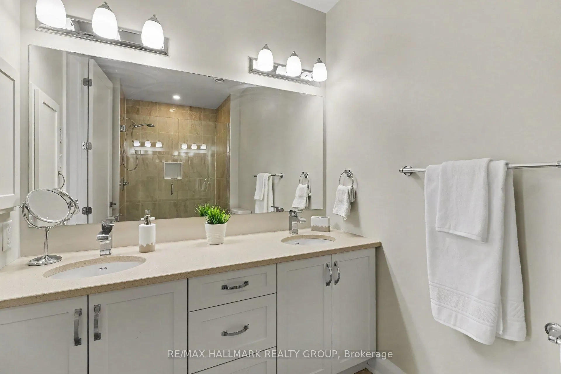 110 Cortile Private #202