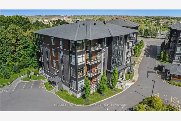 110 Cortile Private #202