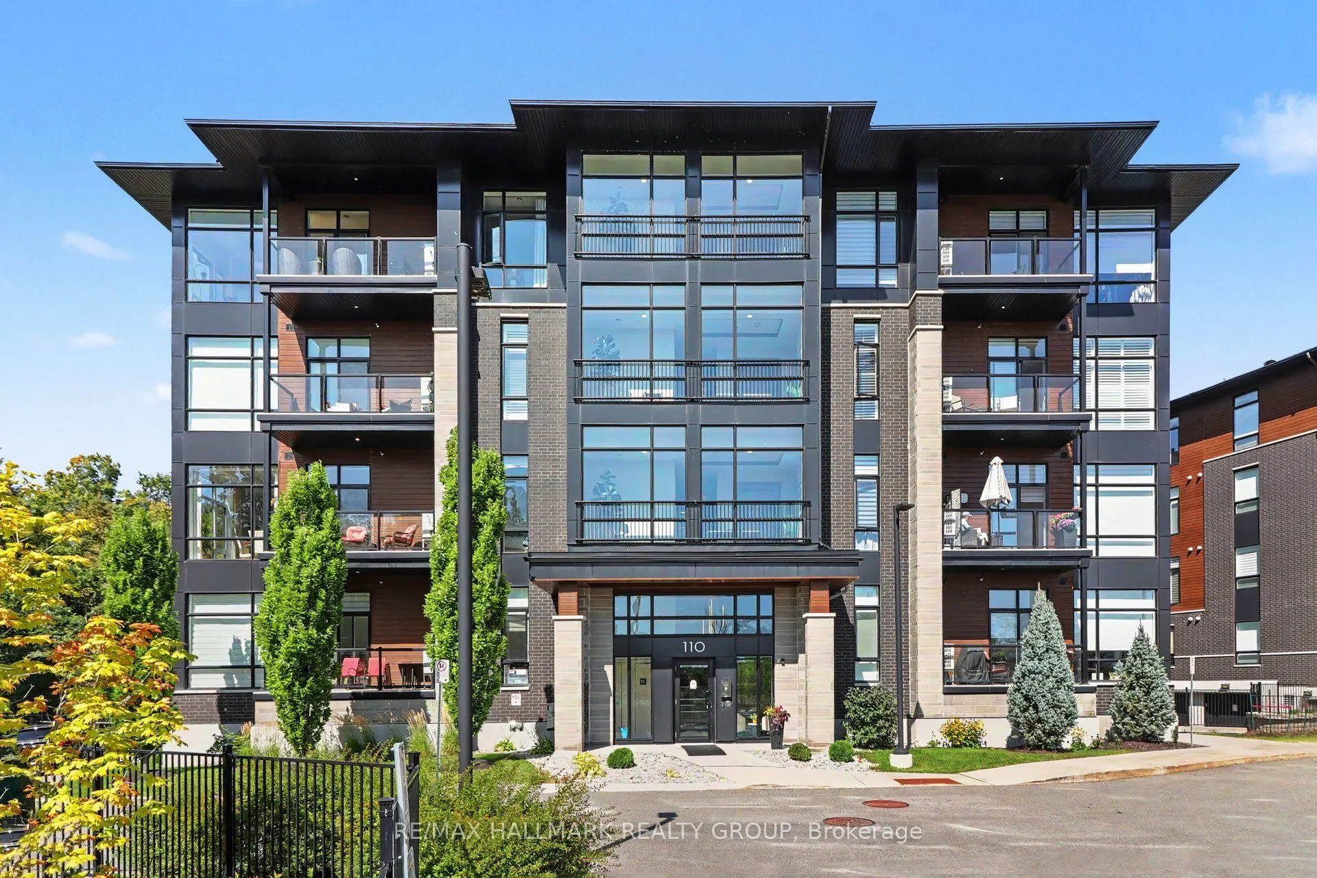 110 Cortile Private #202