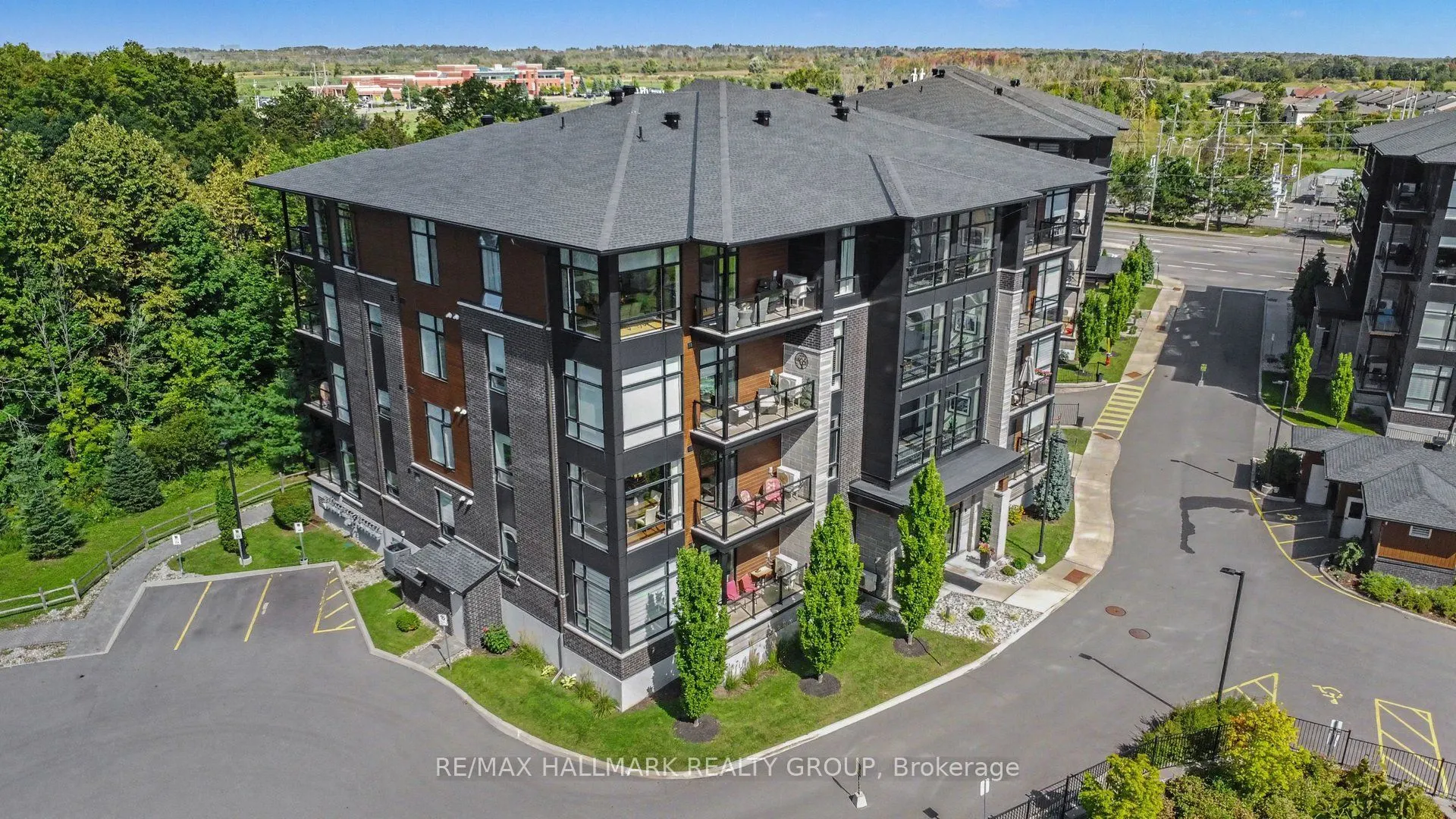 110 Cortile Private #202