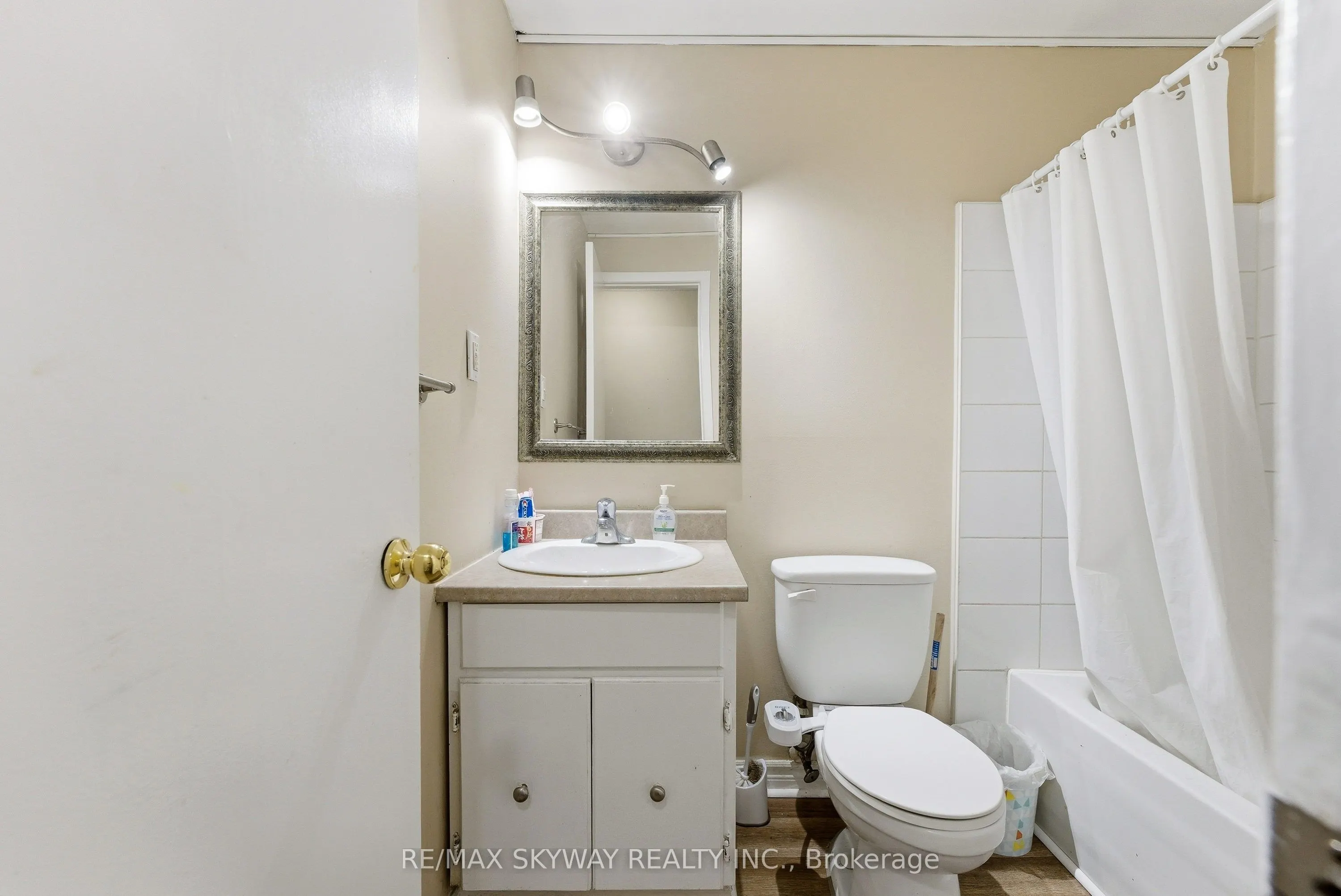 25 College Street E #103