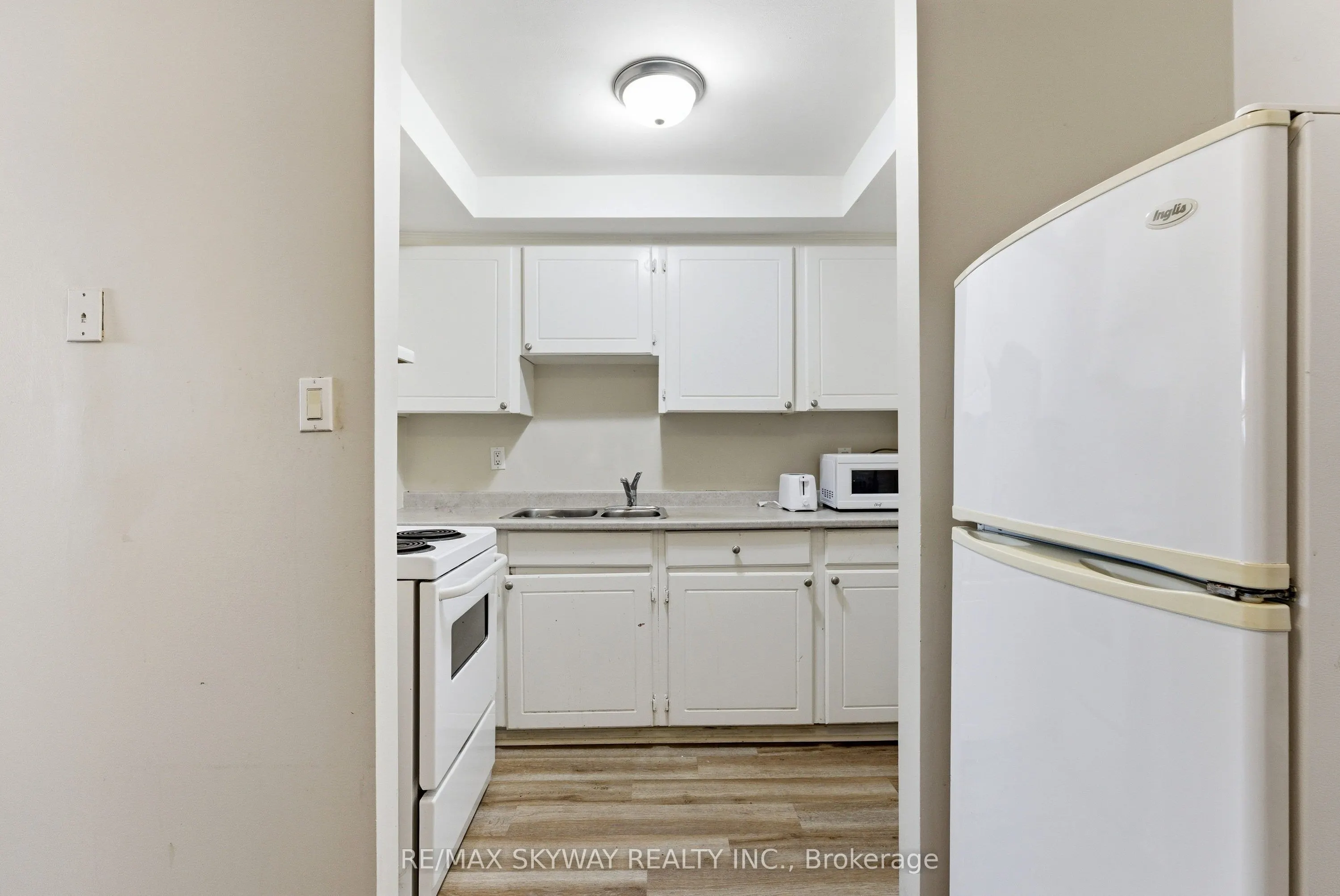 25 College Street E #103