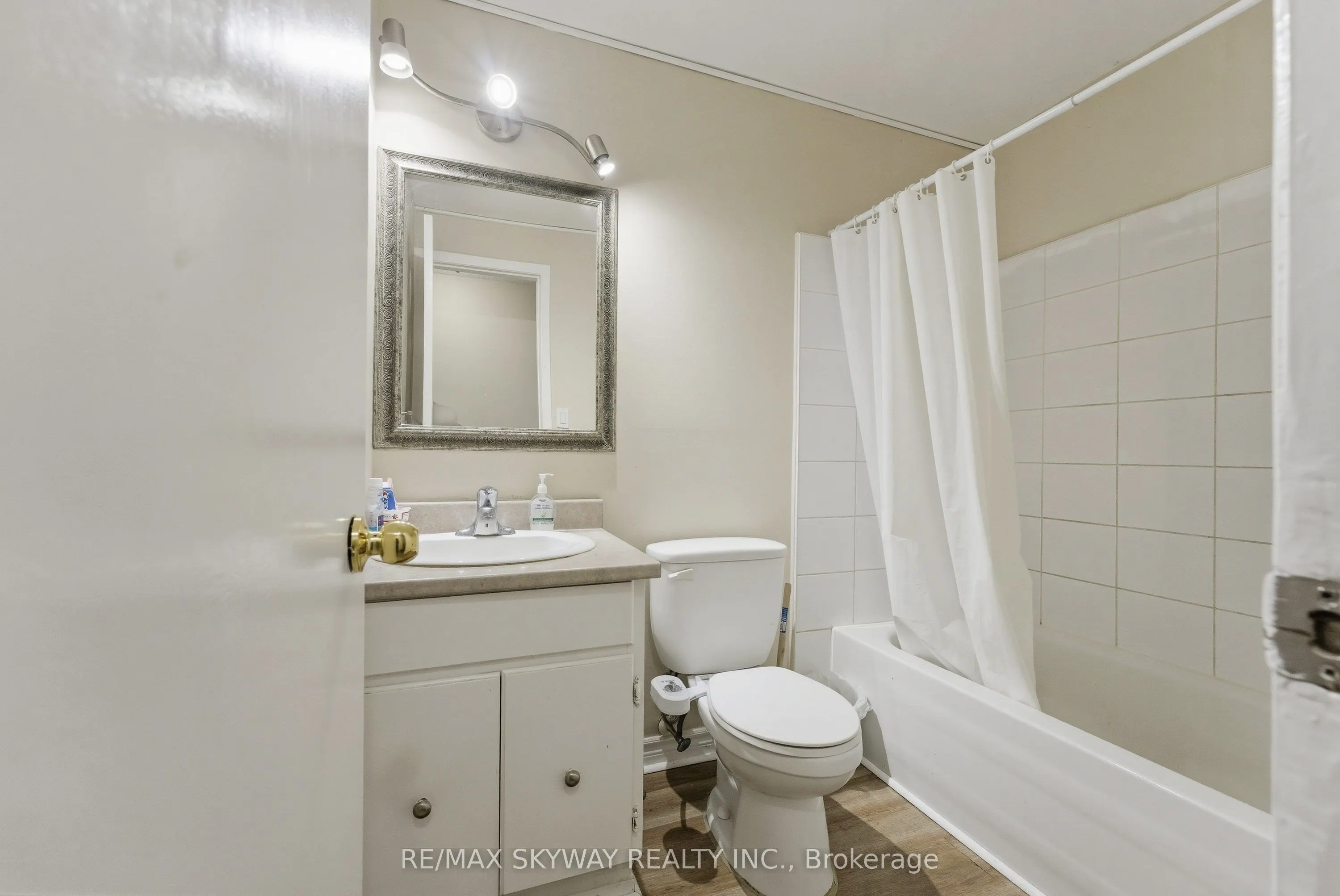 25 College Street E #103