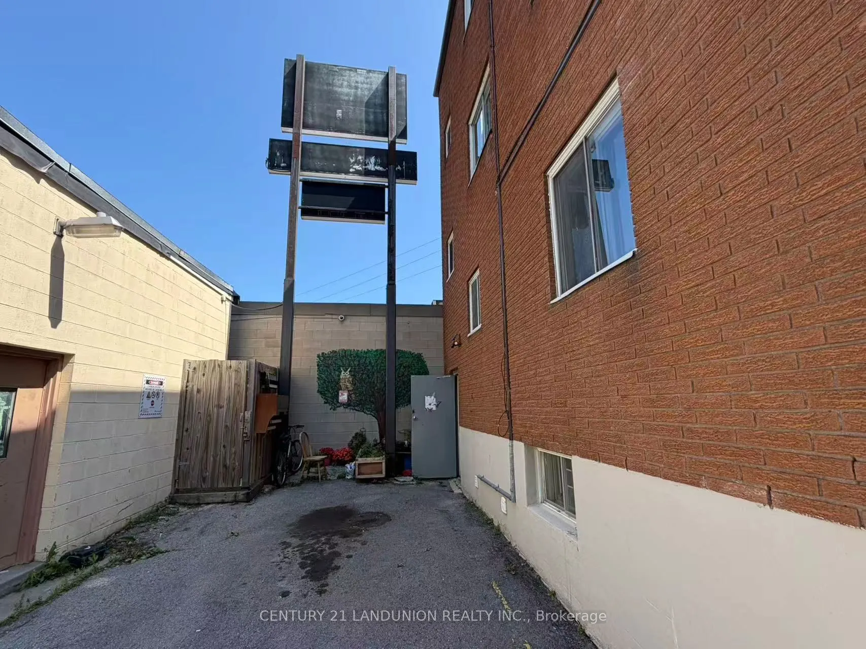 442 Macdonnell Street