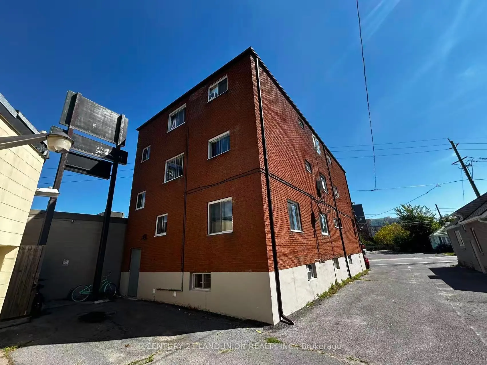 442 Macdonnell Street