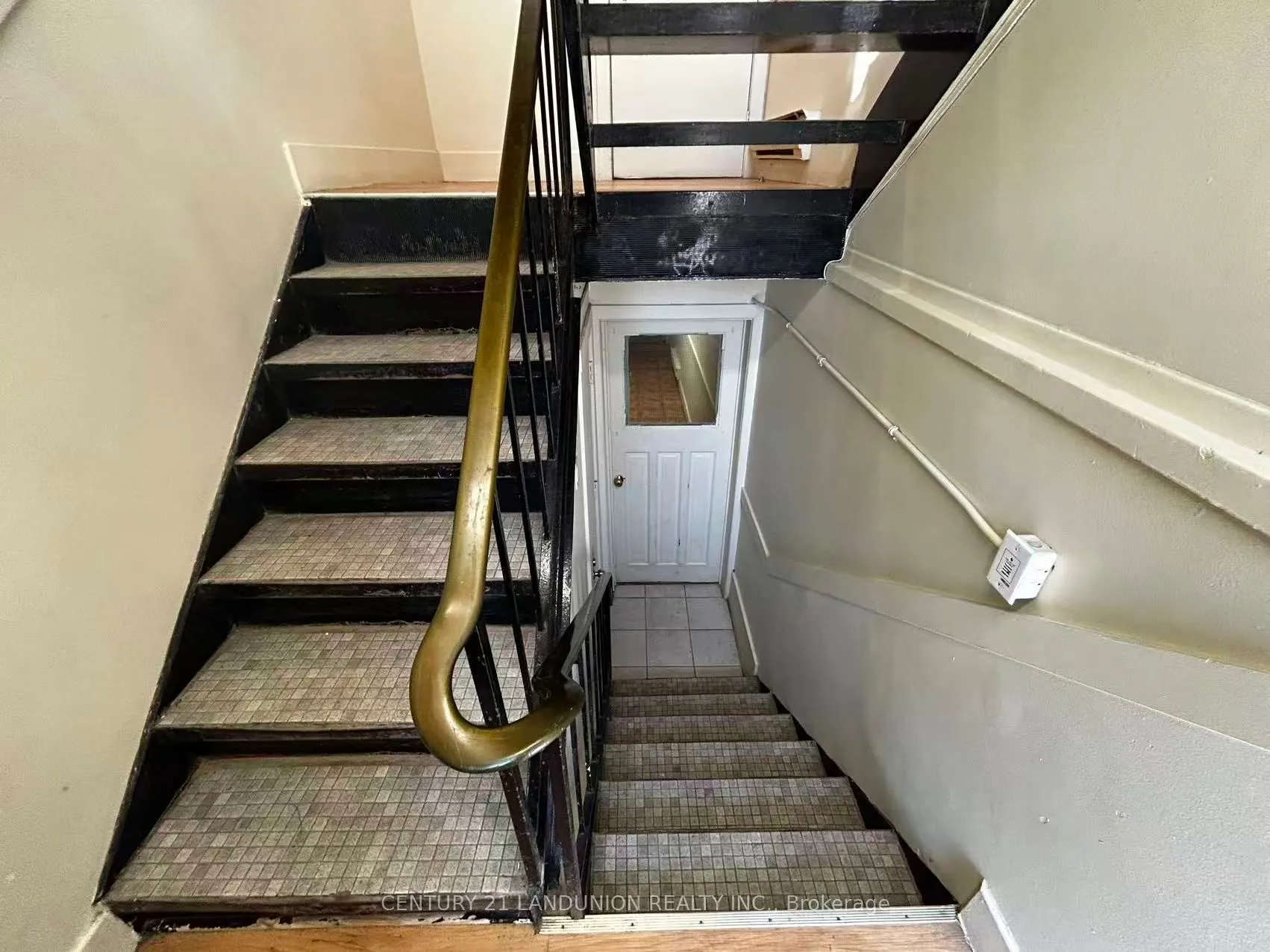 442 Macdonnell Street
