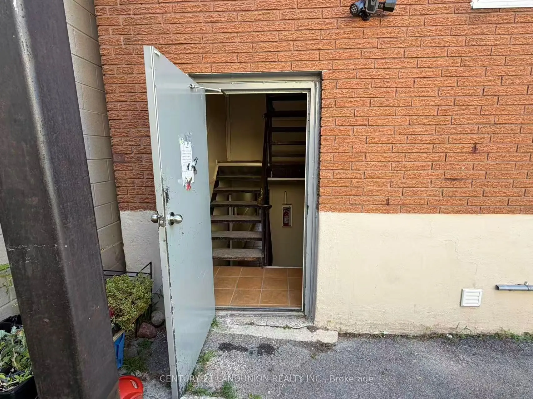 442 Macdonnell Street
