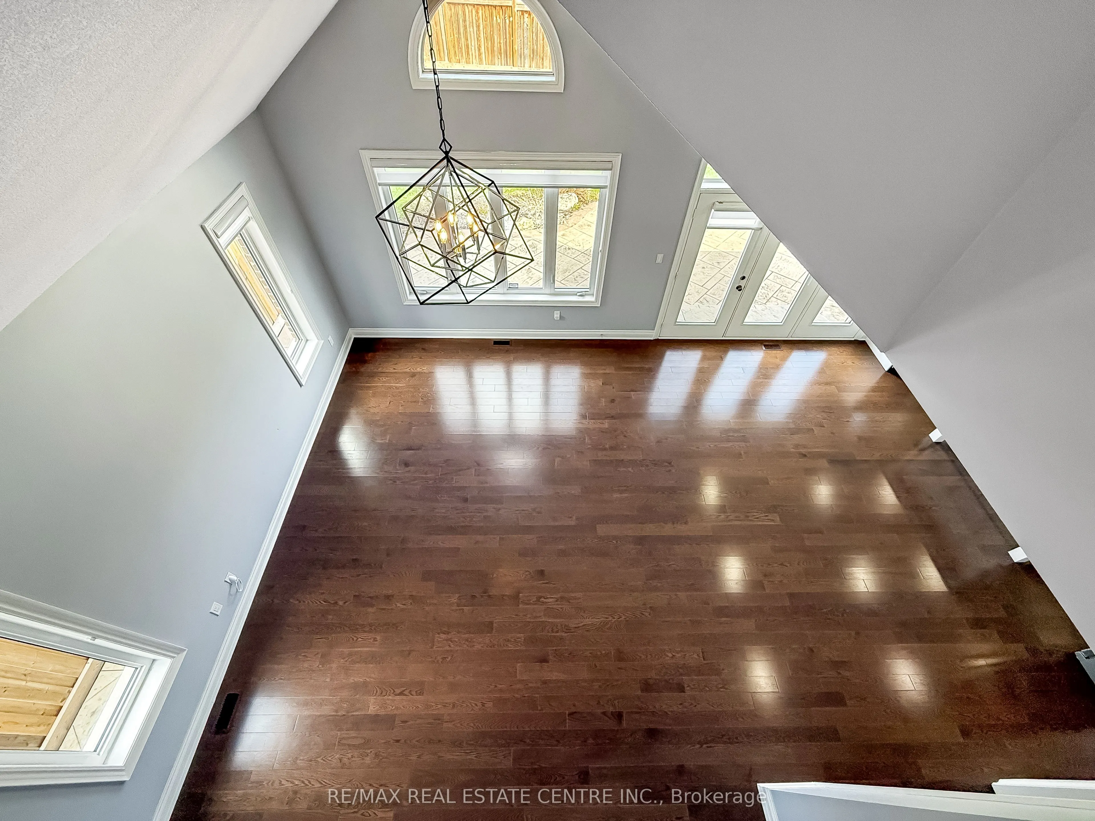 33 Stonegate Avenue