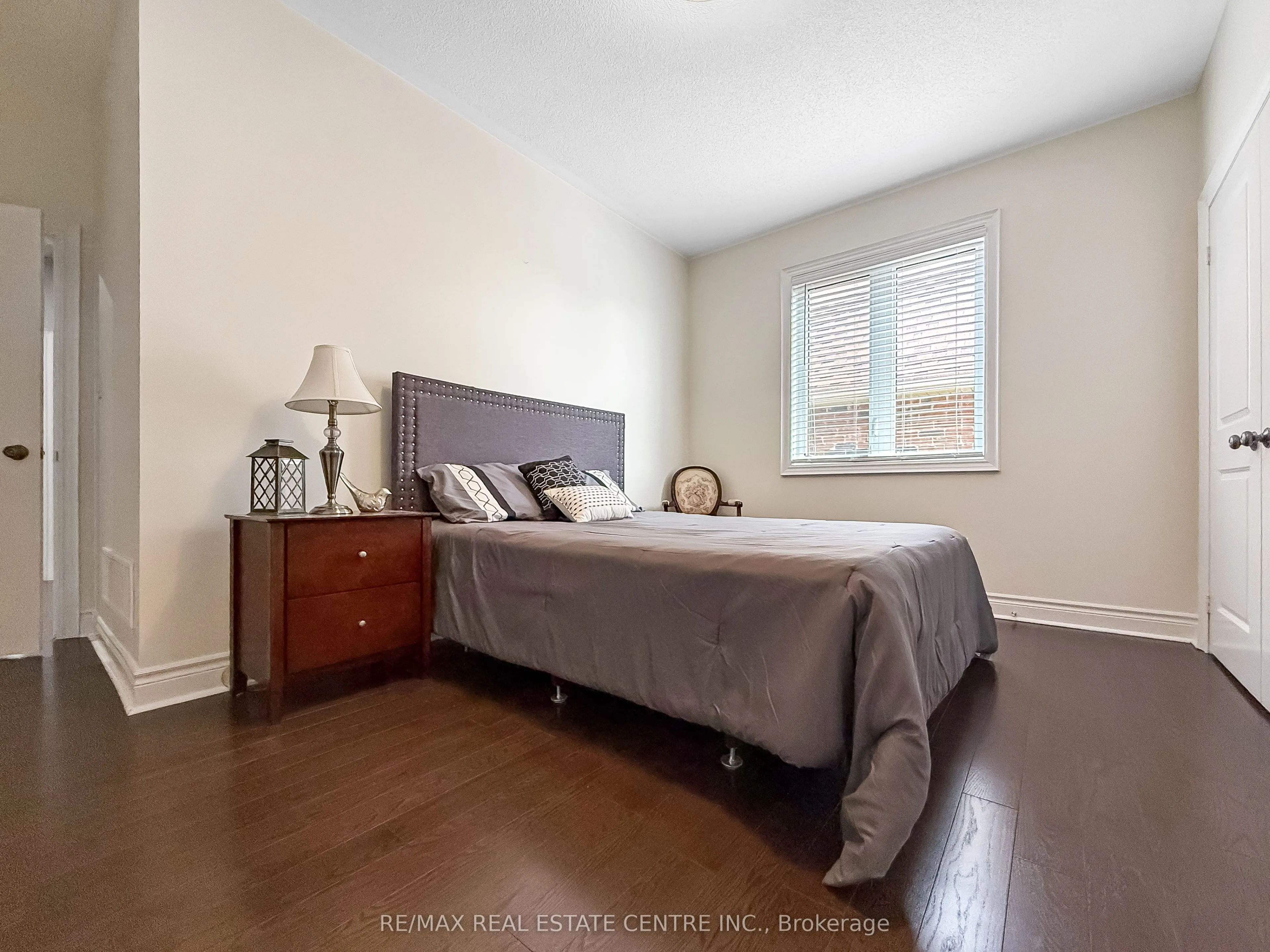 33 Stonegate Avenue